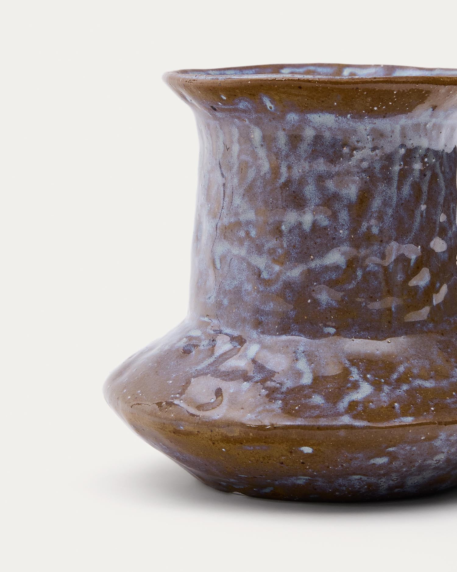 Keramikvase Olaris in Braun, 16 cm in Blau präsentiert im Onlineshop von KAQTU Design AG. Vase ist von Kave Home