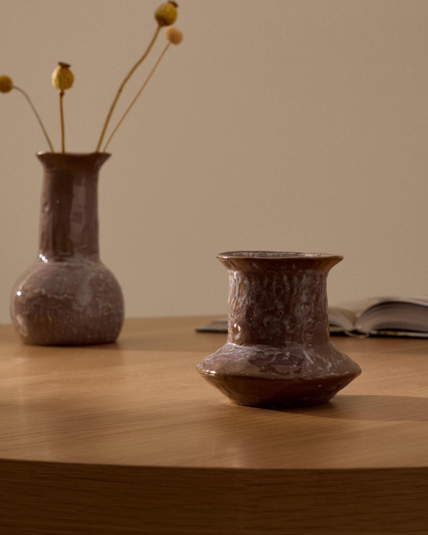 Keramikvase Olaris in Braun, 16 cm in Blau präsentiert im Onlineshop von KAQTU Design AG. Vase ist von Kave Home