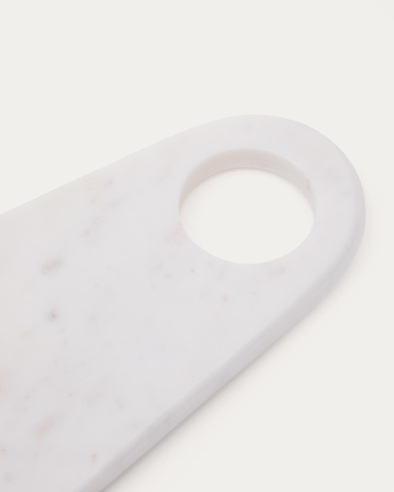 Servierbrett Zera aus weißem Marmor in Weiss präsentiert im Onlineshop von KAQTU Design AG. Schneidbrett ist von Kave Home