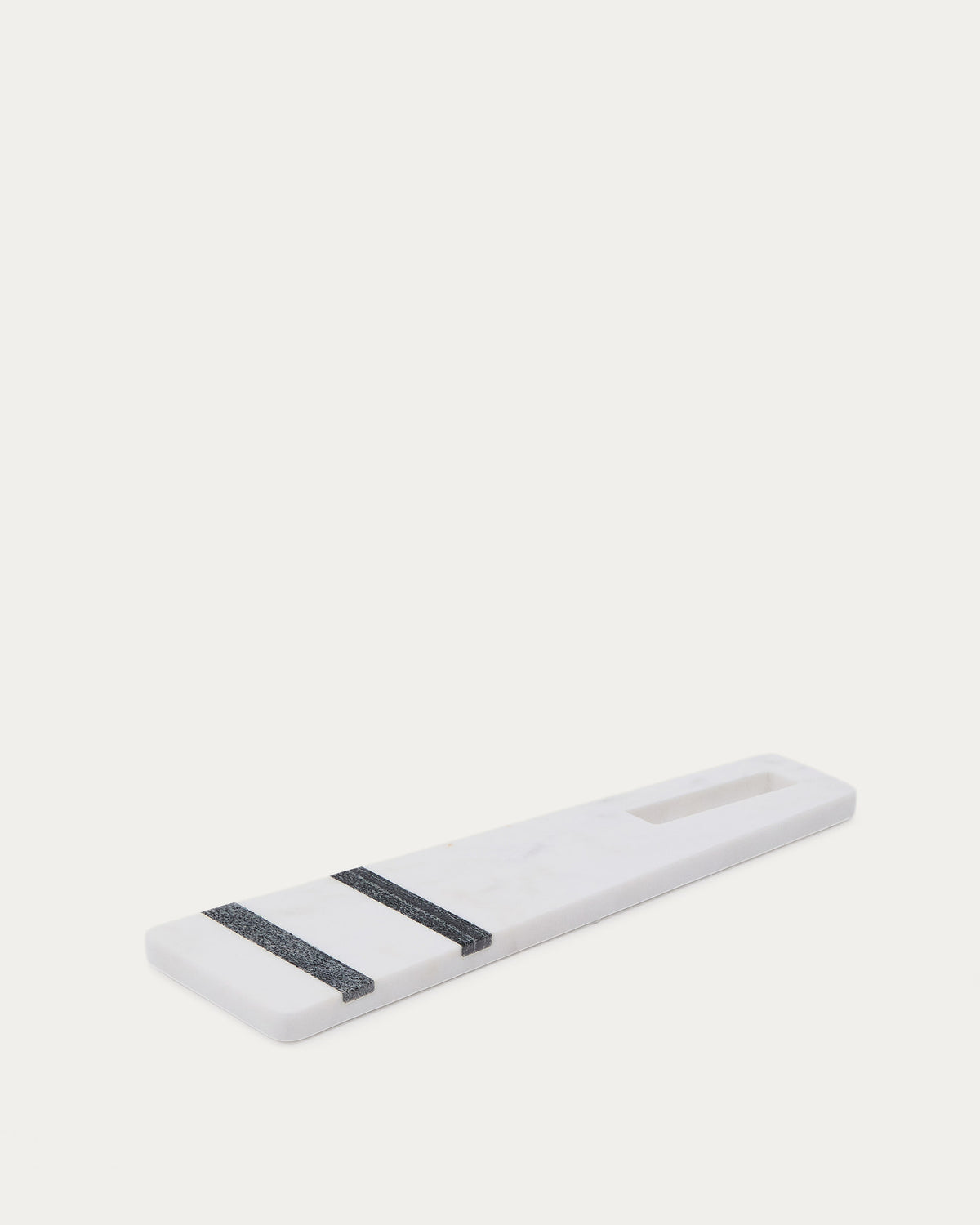 Kleines Servierbrett Nira aus weissem und grauem Marmor in Weiss, Schwarz präsentiert im Onlineshop von KAQTU Design AG. Schneidbrett ist von Kave Home