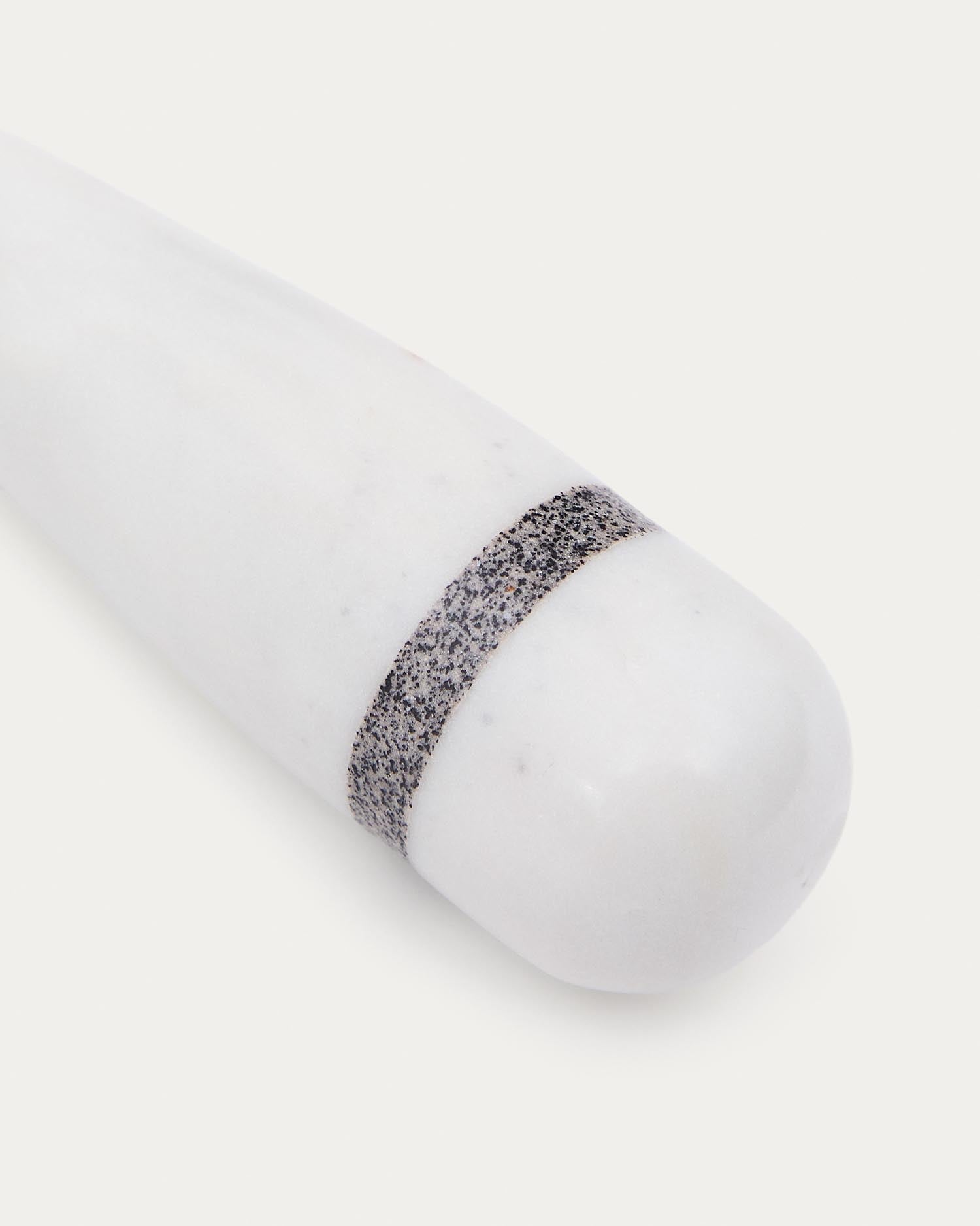 Öffner Nira aus schwarzem und weißem Marmor in  präsentiert im Onlineshop von KAQTU Design AG. Flaschenöffner ist von Kave Home