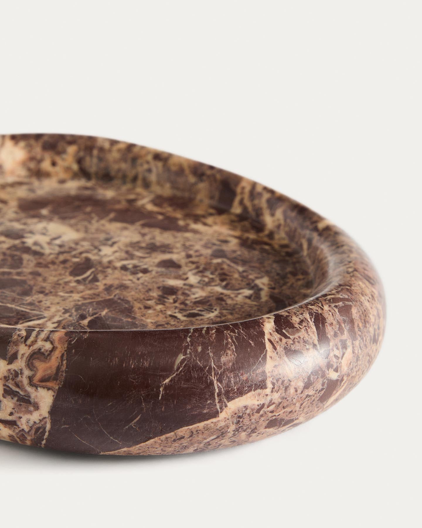 Tablett Lenorel aus weinrotem Marmor 30 x 23 cm in  präsentiert im Onlineshop von KAQTU Design AG. Tablett ist von Kave Home