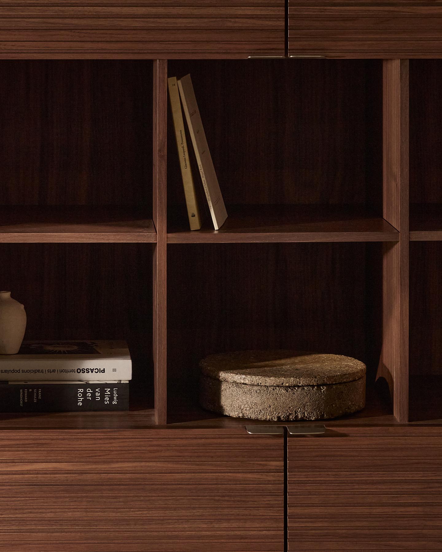 Dekorative Box Mirani aus Stein Ø 23 cm in Steinfarben präsentiert im Onlineshop von KAQTU Design AG. Aufbewahrungsbox ist von Kave Home