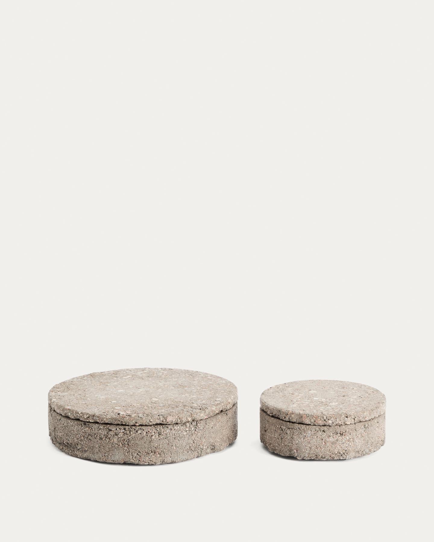 Dekorative Box Mirani aus Stein, Ø 15 cm in Braun präsentiert im Onlineshop von KAQTU Design AG. Tablett ist von Kave Home