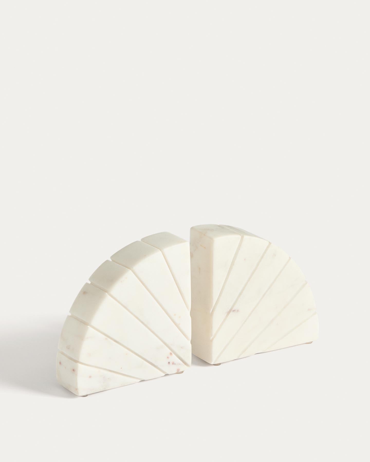 Buchstütze Serela aus weißem Marmor in Weiß präsentiert im Onlineshop von KAQTU Design AG. Büromaterial ist von Kave Home