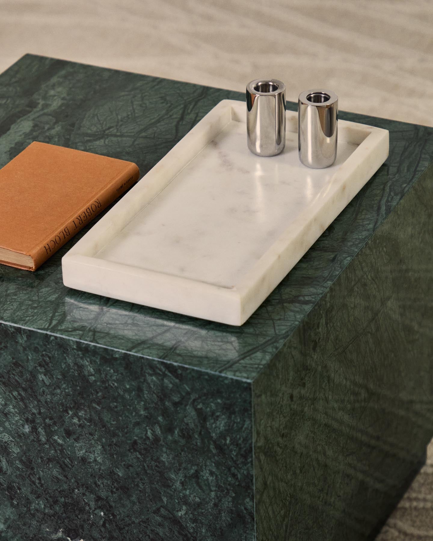 Tablett Serela aus weißem Marmor 35 x 18 cm in Weiß präsentiert im Onlineshop von KAQTU Design AG. Tablett ist von Kave Home