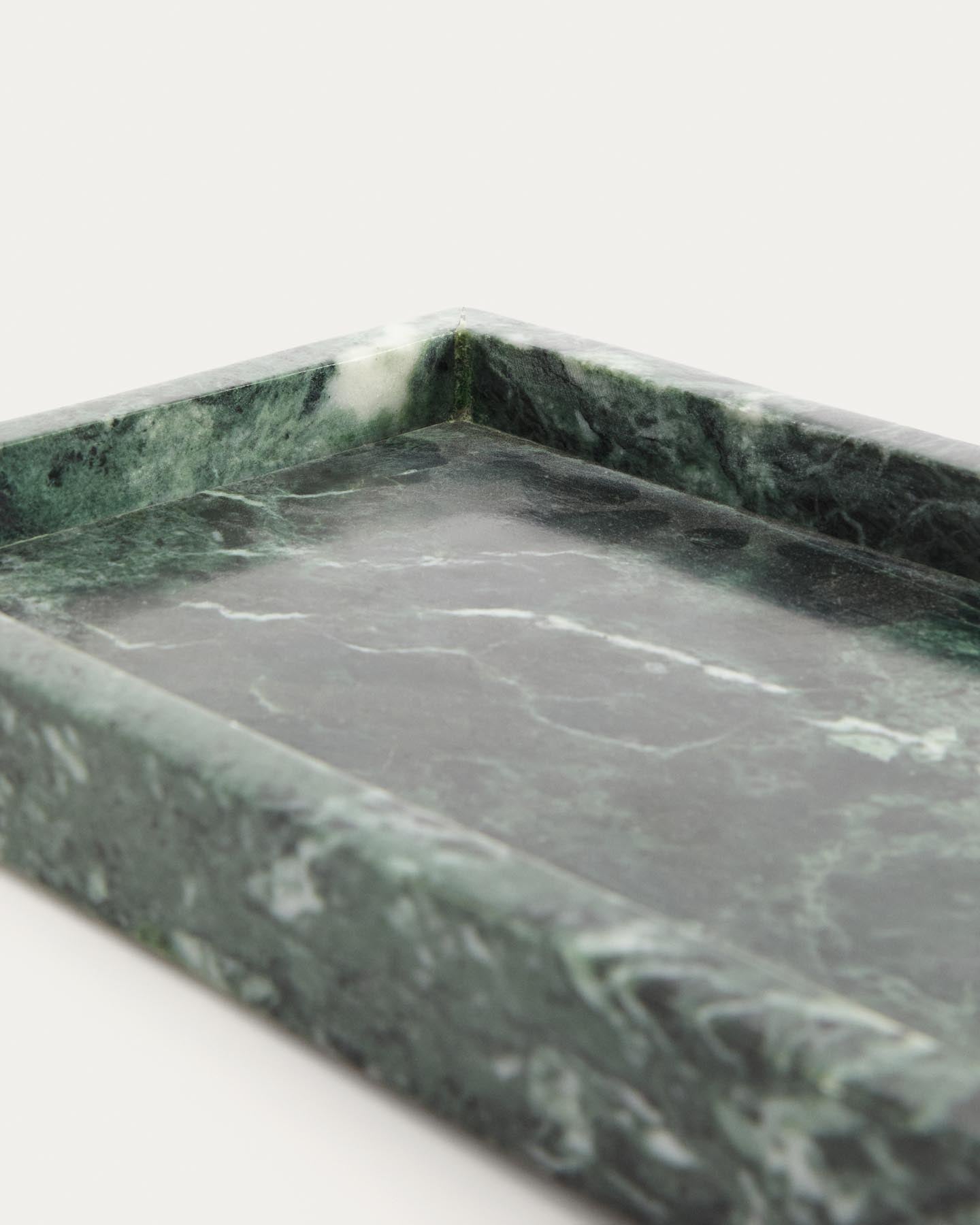 Tablett Serela aus grünem Marmor 35 x 18 cm in Grün präsentiert im Onlineshop von KAQTU Design AG. Tablett ist von Kave Home