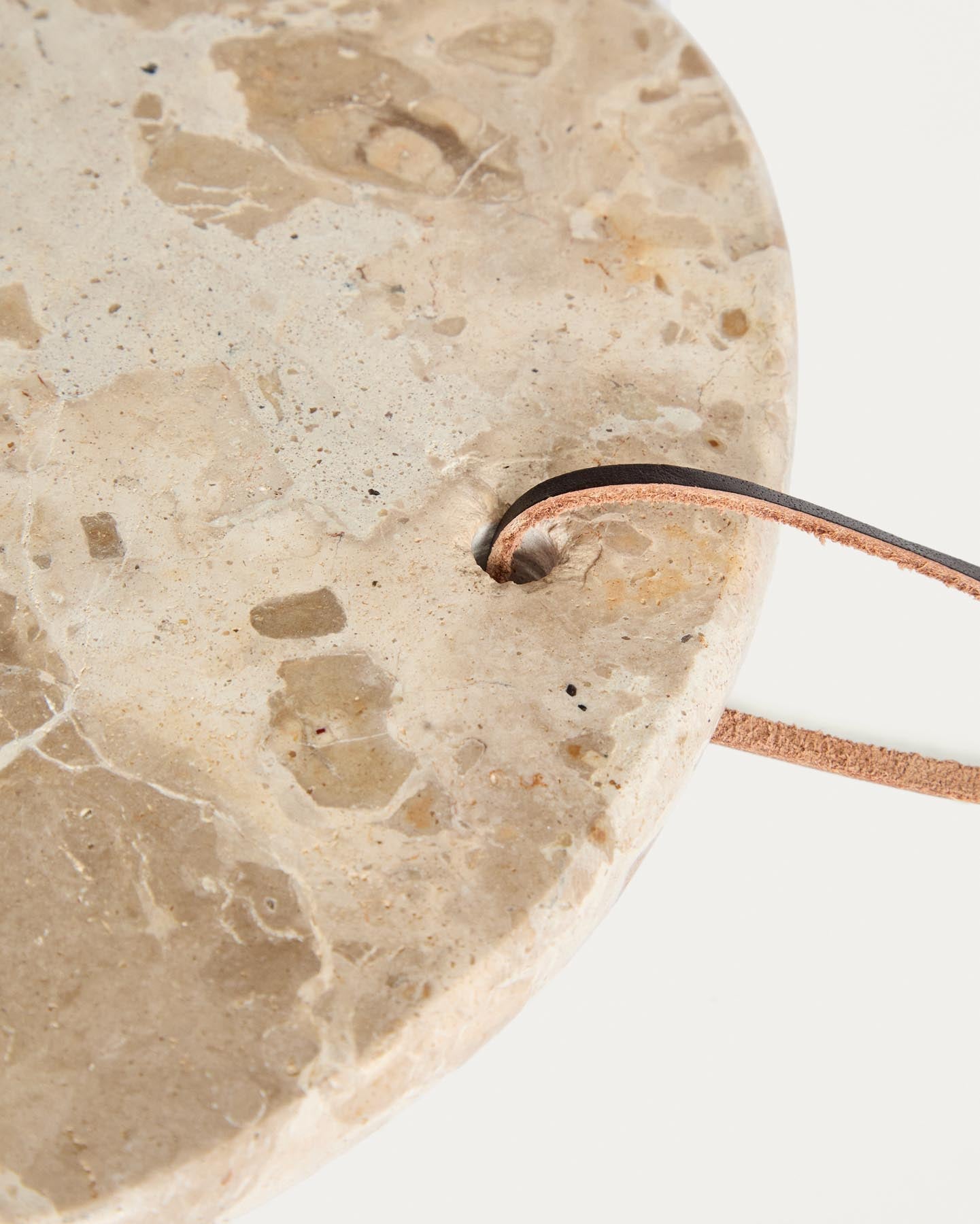 Tablett Orlina aus beigem Marmor, 35 x 23 cm in Beige präsentiert im Onlineshop von KAQTU Design AG. Schneidbrett ist von Kave Home