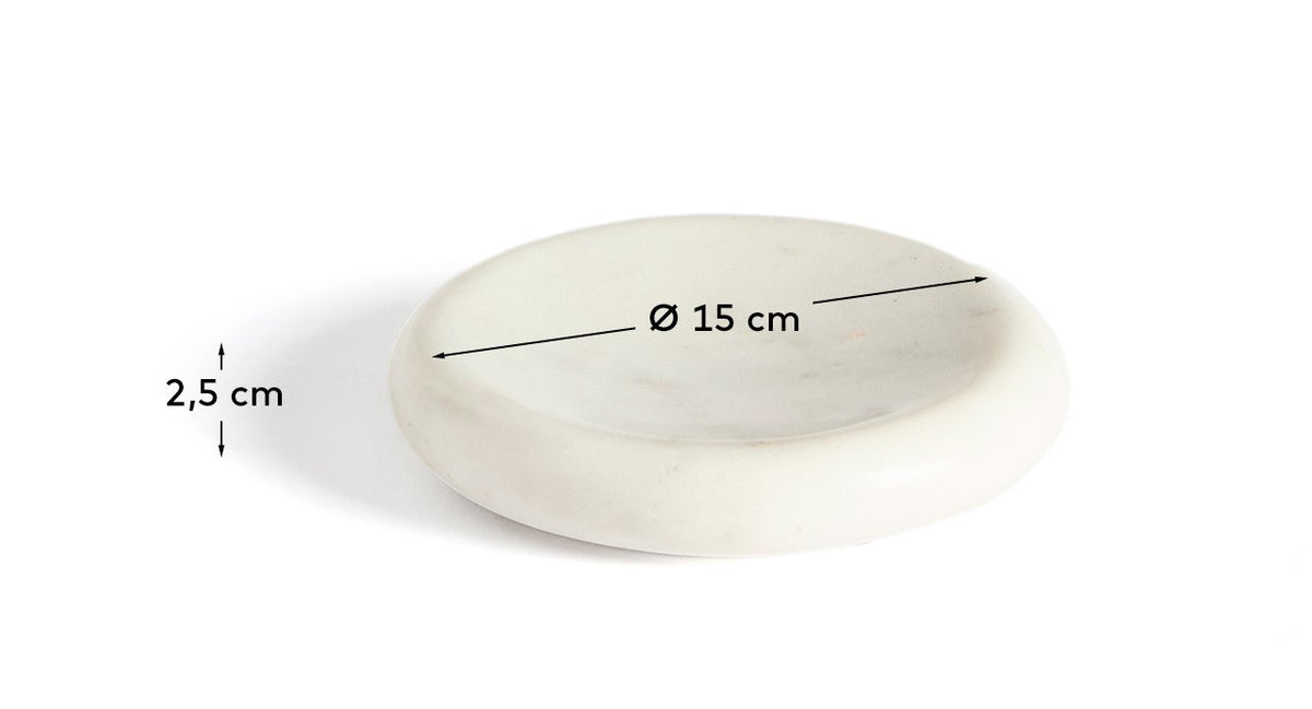 Rundes weisses Marmortablett Obena mit 15 cm Durchmesser und 2.5 cm Höhe, Oberfläche zeigt natürliche Maserung und individuelle Farbnuancen.
