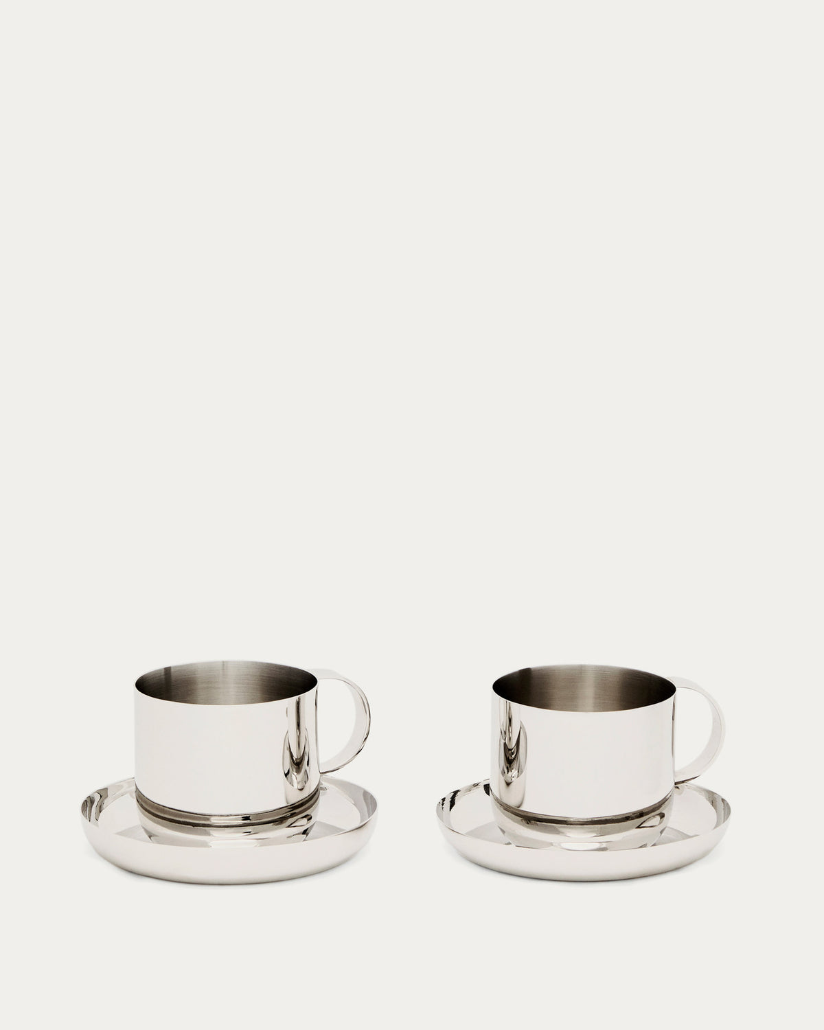 Set Nirela aus 2 Edelstahl-Tassen in Silber präsentiert im Onlineshop von KAQTU Design AG. Tasse ist von Kave Home