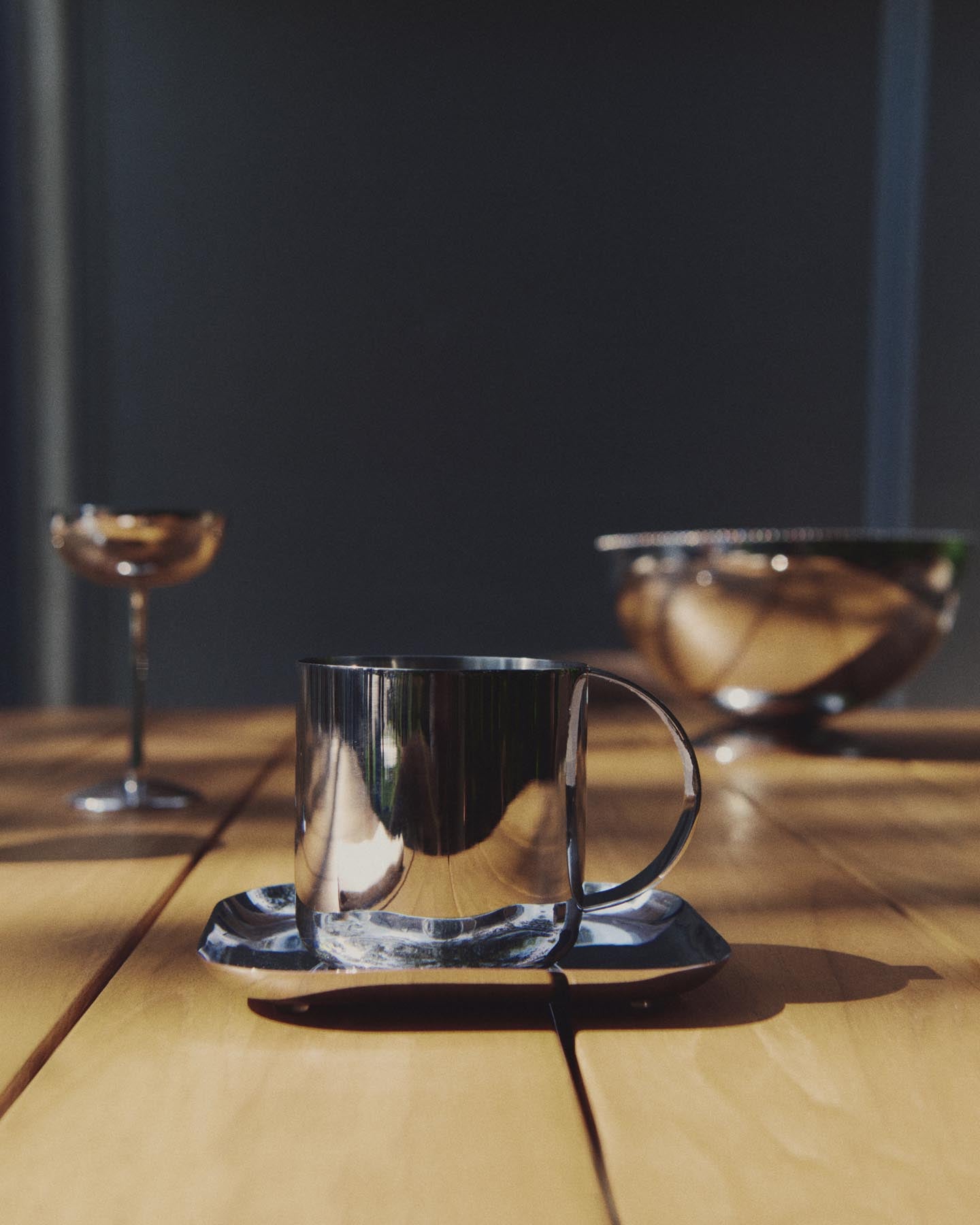 Tasse Nirela aus Edelstahl in Silber präsentiert im Onlineshop von KAQTU Design AG. Tasse ist von Kave Home
