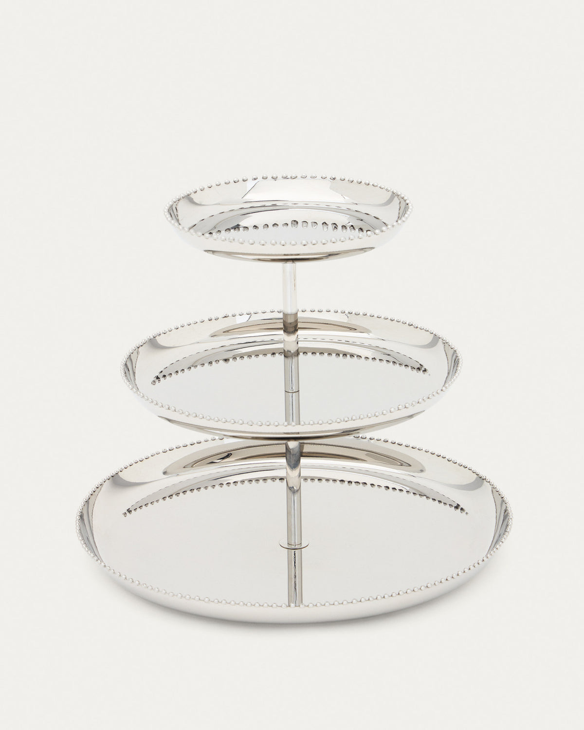 3-stöckige Etagere Nirela aus Edelstahl in Silber präsentiert im Onlineshop von KAQTU Design AG. Schalen ist von Kave Home