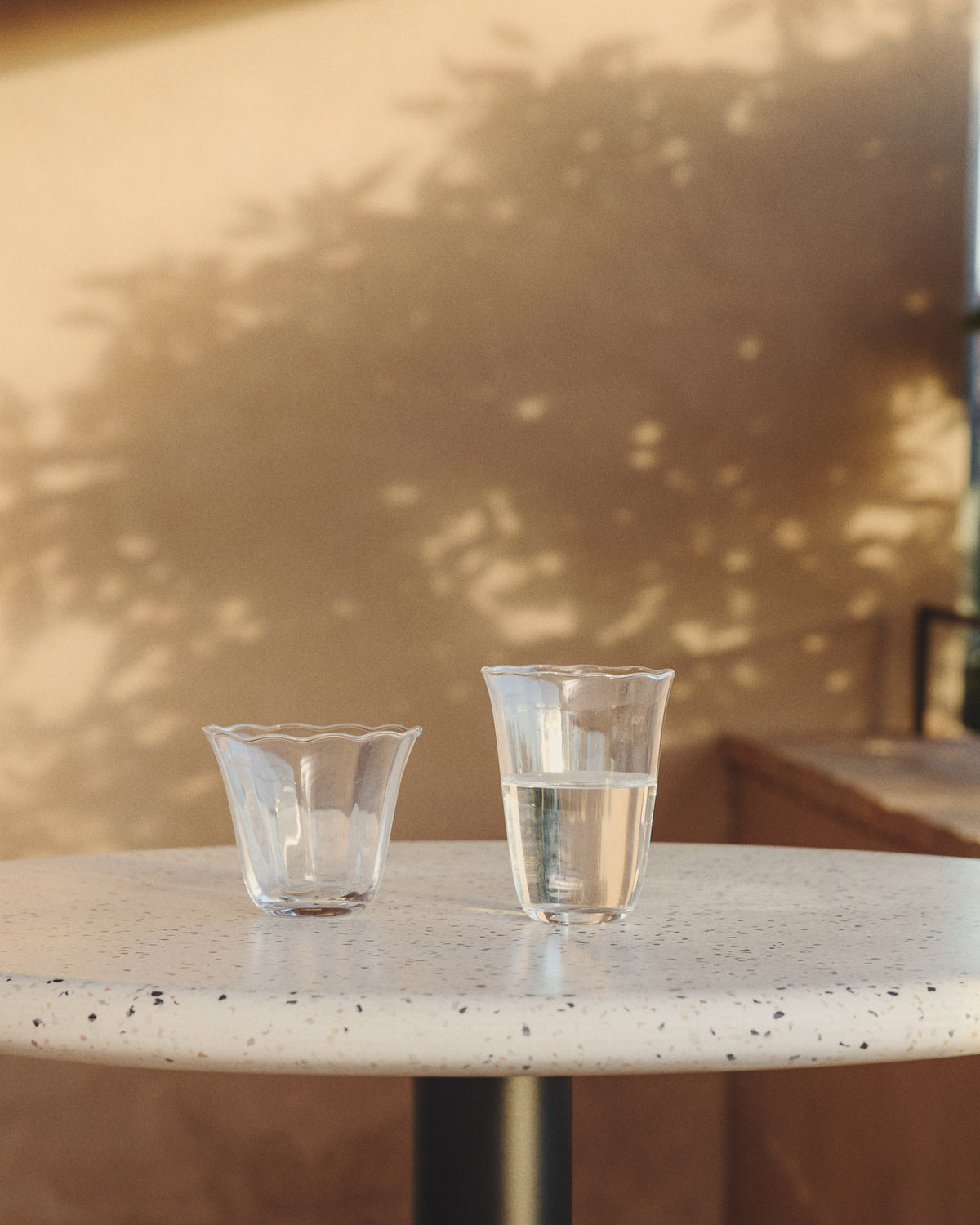 Wasserglas Neia aus klarem Glas, 23 cl in Transparent präsentiert im Onlineshop von KAQTU Design AG. Trinkgläser ist von Kave Home