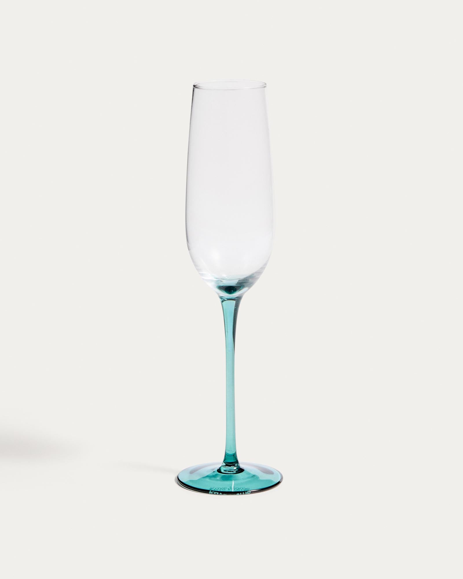 Sektglas Irides aus blau und klarem Glas, 24,5 cl in Transparent präsentiert im Onlineshop von KAQTU Design AG. Champagner Flutes ist von Kave Home