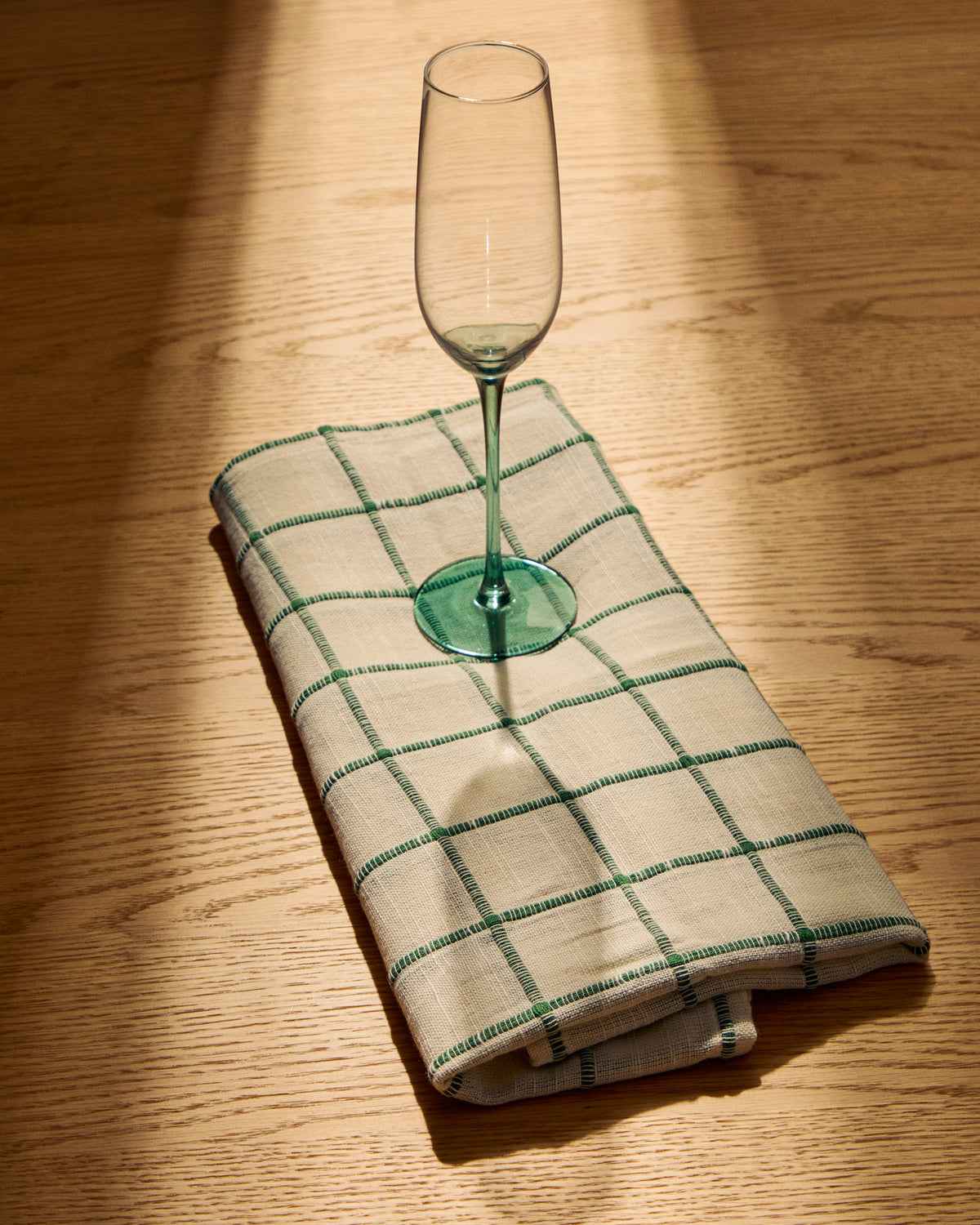 Sektglas Irides aus blau und klarem Glas, 24,5 cl in Transparent, Blau präsentiert im Onlineshop von KAQTU Design AG. Champagner Flutes ist von Kave Home