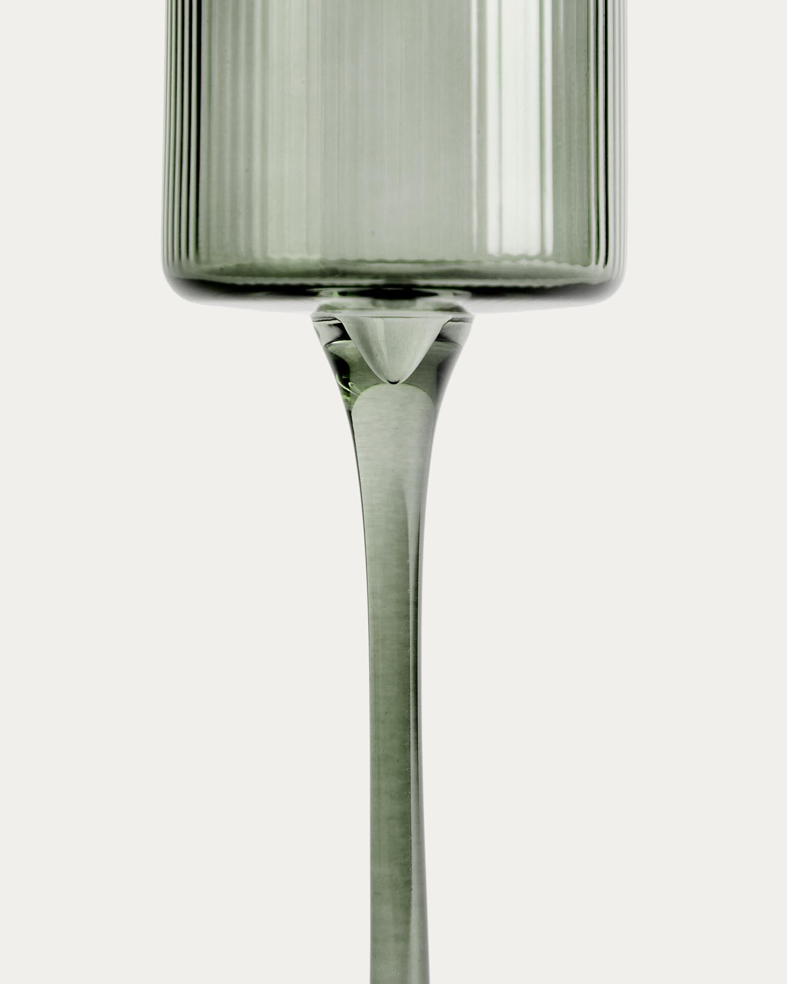 Sektglas Eluria aus grünem Glas, 24,5 cl in Helles Weinrot präsentiert im Onlineshop von KAQTU Design AG. Champagner Flutes ist von Kave Home