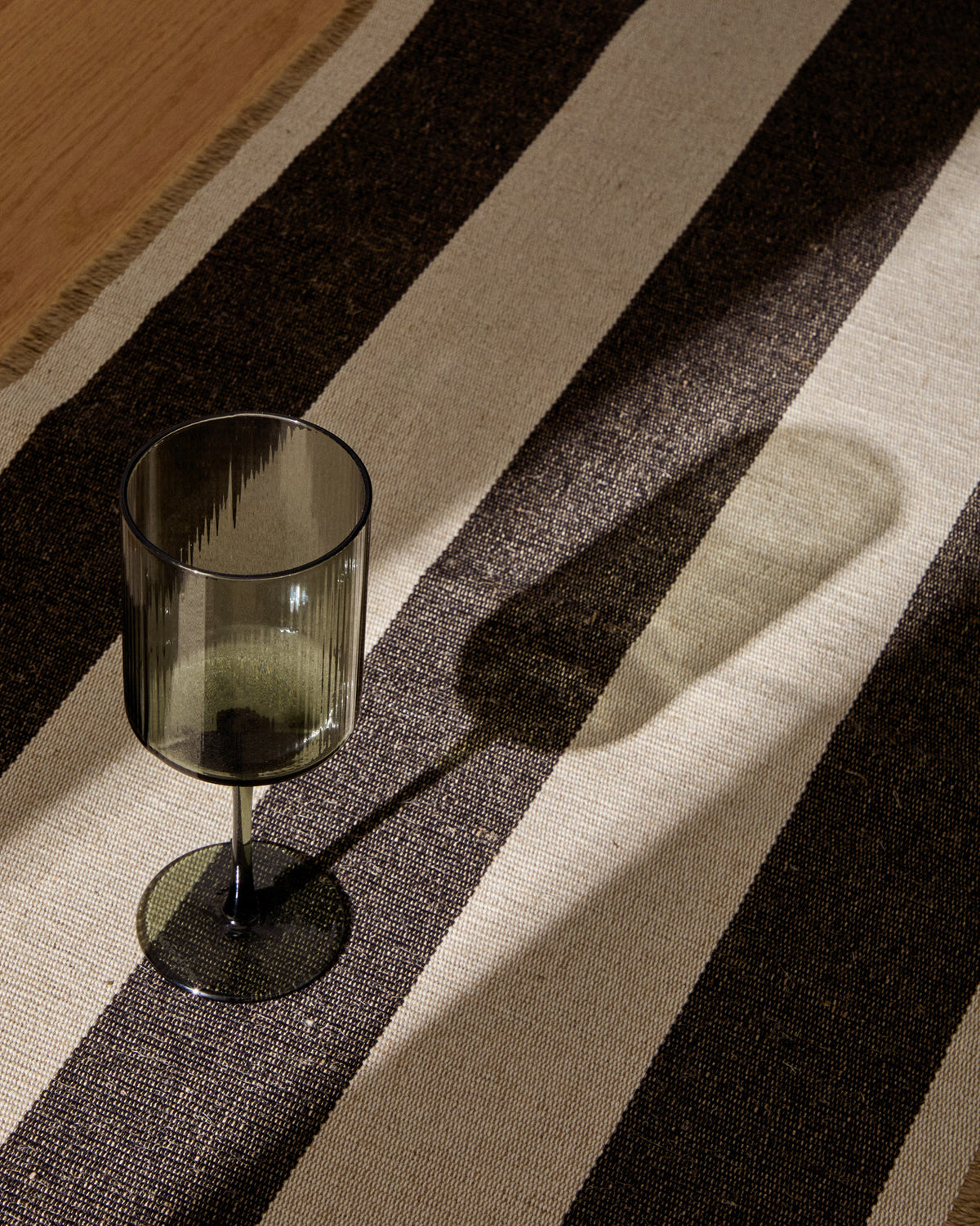 Weinglas Eluria aus grünem Glas, 39,5 cl in Grau, Hellgrau, Transparent präsentiert im Onlineshop von KAQTU Design AG. Universal Weinglas ist von Kave Home