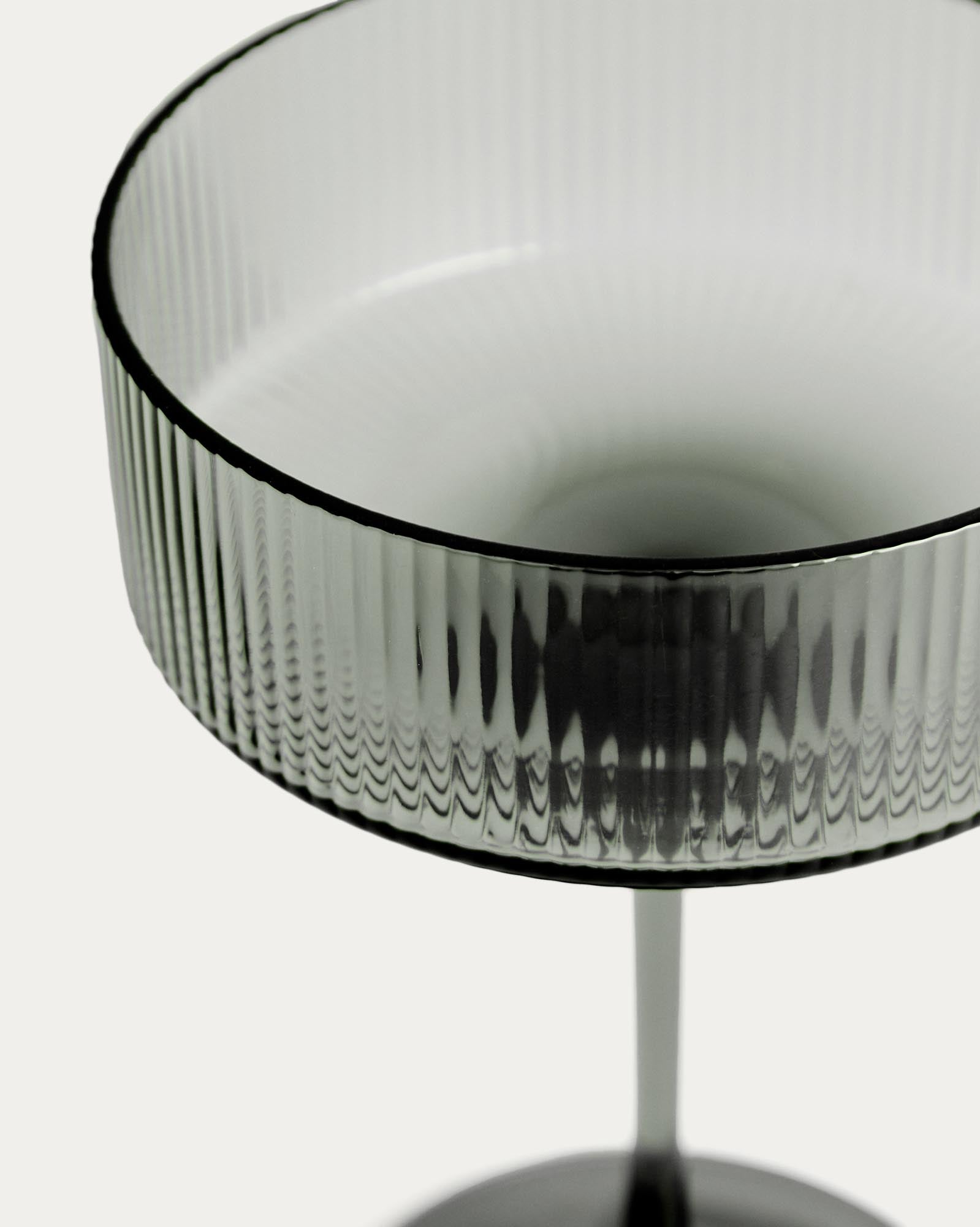 Elegantes Eluria Cocktailglas aus grünem Glas mit 31,5 cl Fassungsvermögen, ideal für stilvolle Drinks und besondere Momente.