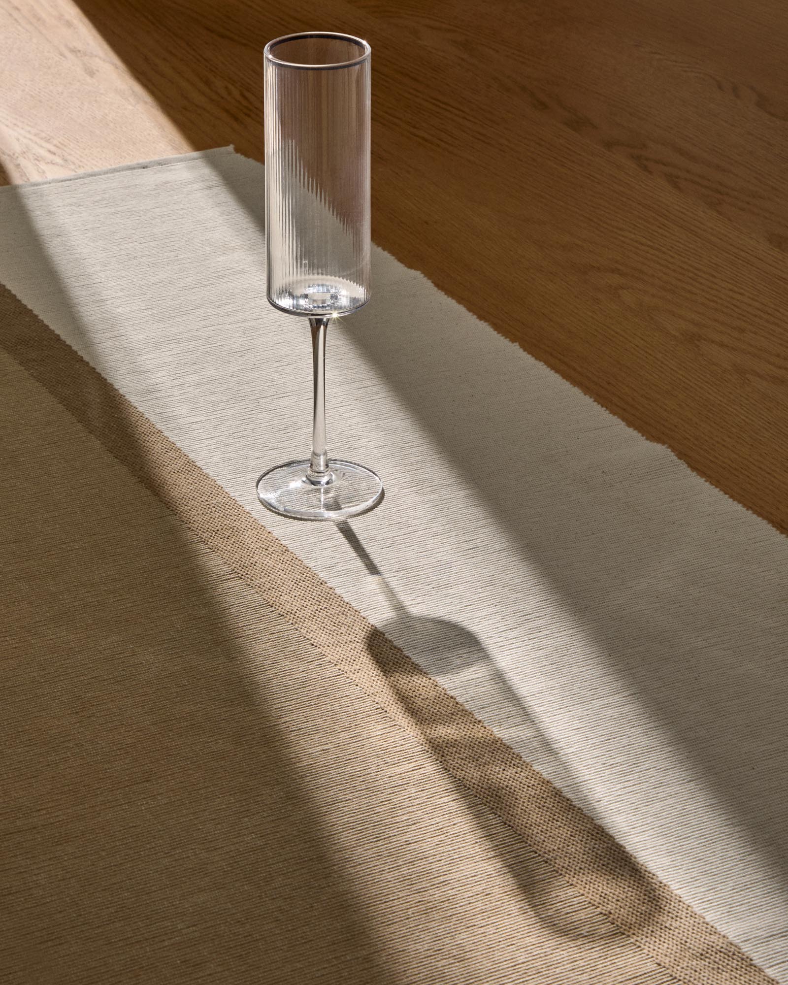 Schickes Sektglas Eluria aus transparentem Glas, 24,5 cl, perfekt für besondere Anlässe und um prickelnde Getränke stilvoll zu genießen.