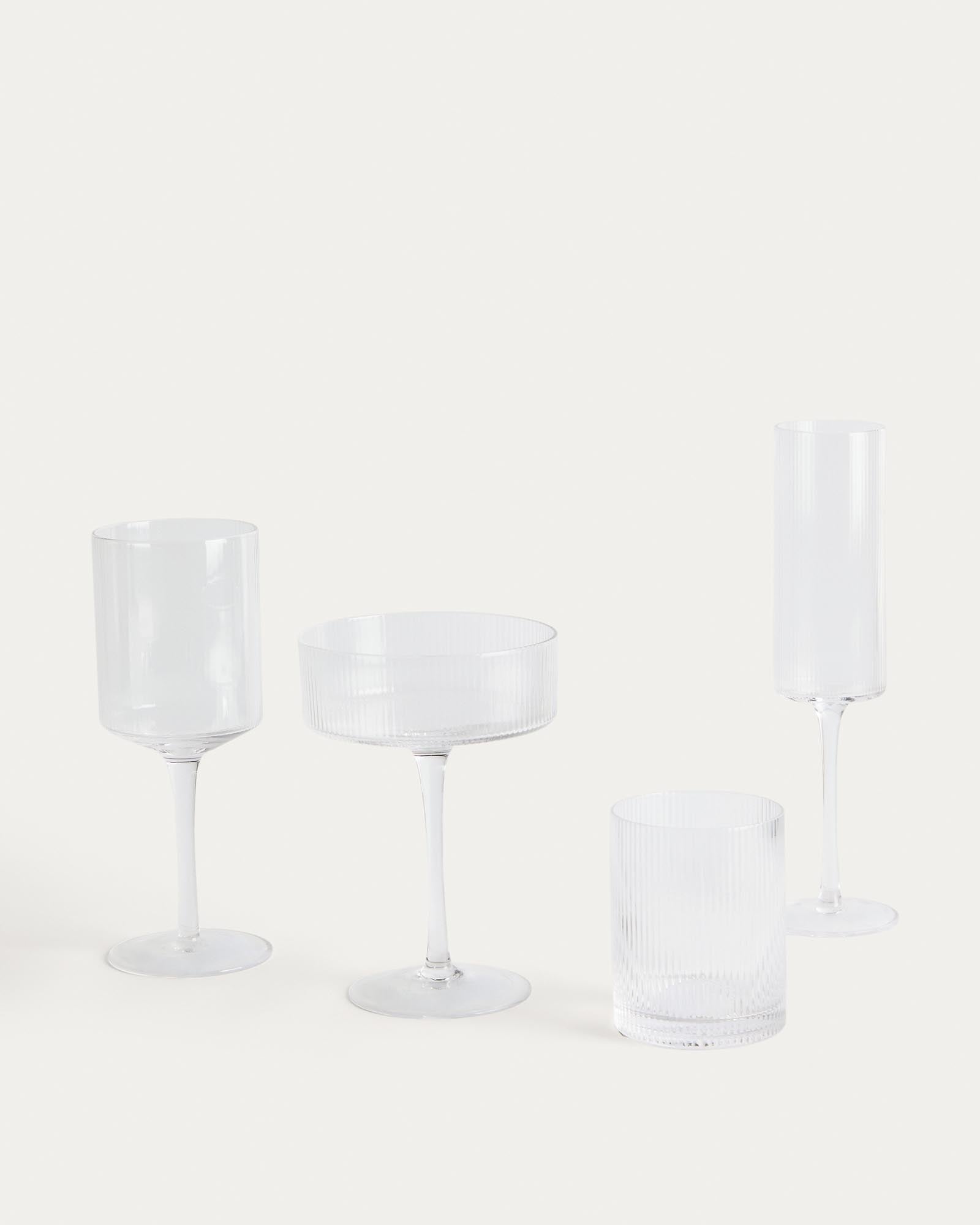 Elegantes Eluria Cocktailglas von Kave Home, 31,5 cl, aus transparentem Glas, ideal für stilvolle Cocktails und besondere Feierlichkeiten.