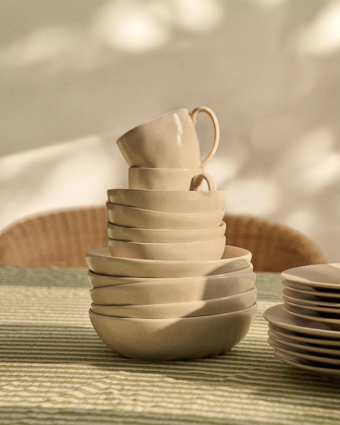 Schale Sermin aus Keramik in Beige in Beige präsentiert im Onlineshop von KAQTU Design AG. Schale ist von Kave Home