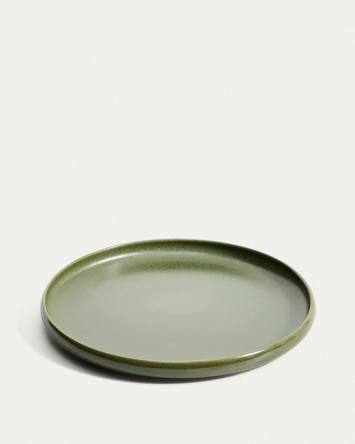 Flacher Teller Uilo aus Keramik in Grün in Beige präsentiert im Onlineshop von KAQTU Design AG. Teller ist von Kave Home