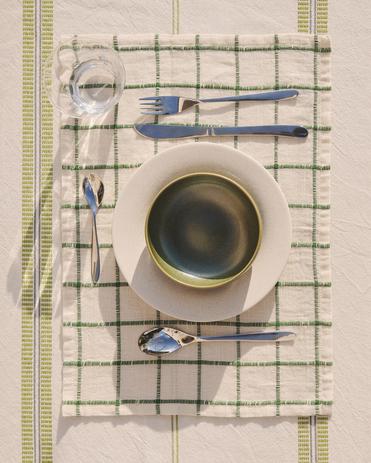 Kleine Schale Uilo aus Keramik in Grün in Grün präsentiert im Onlineshop von KAQTU Design AG. Schale ist von Kave Home