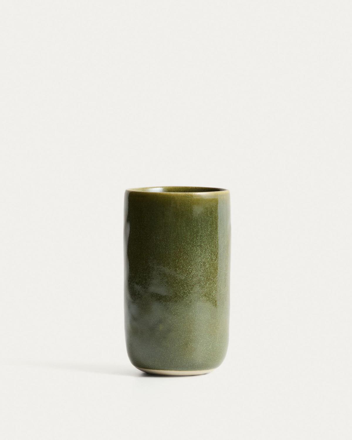 Tasse Uilo aus Keramik in Grün in Grün präsentiert im Onlineshop von KAQTU Design AG. Tasse ist von Kave Home