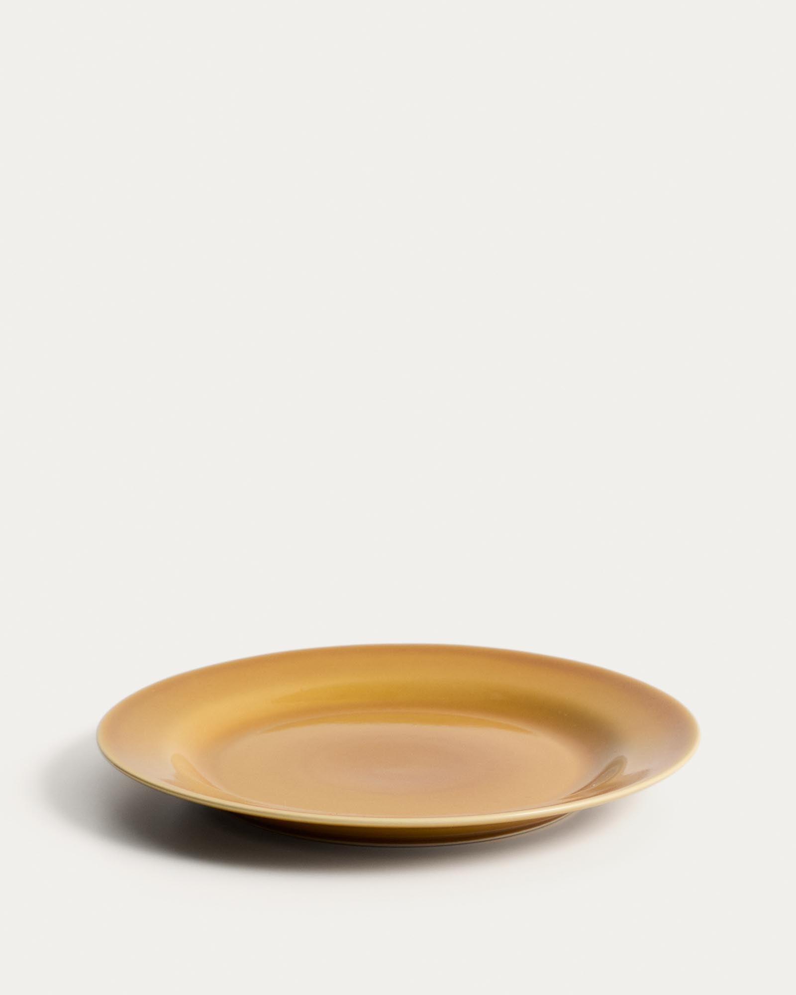 Flacher Teller Selune aus Keramik in Gelb in Gelb präsentiert im Onlineshop von KAQTU Design AG. Teller ist von Kave Home