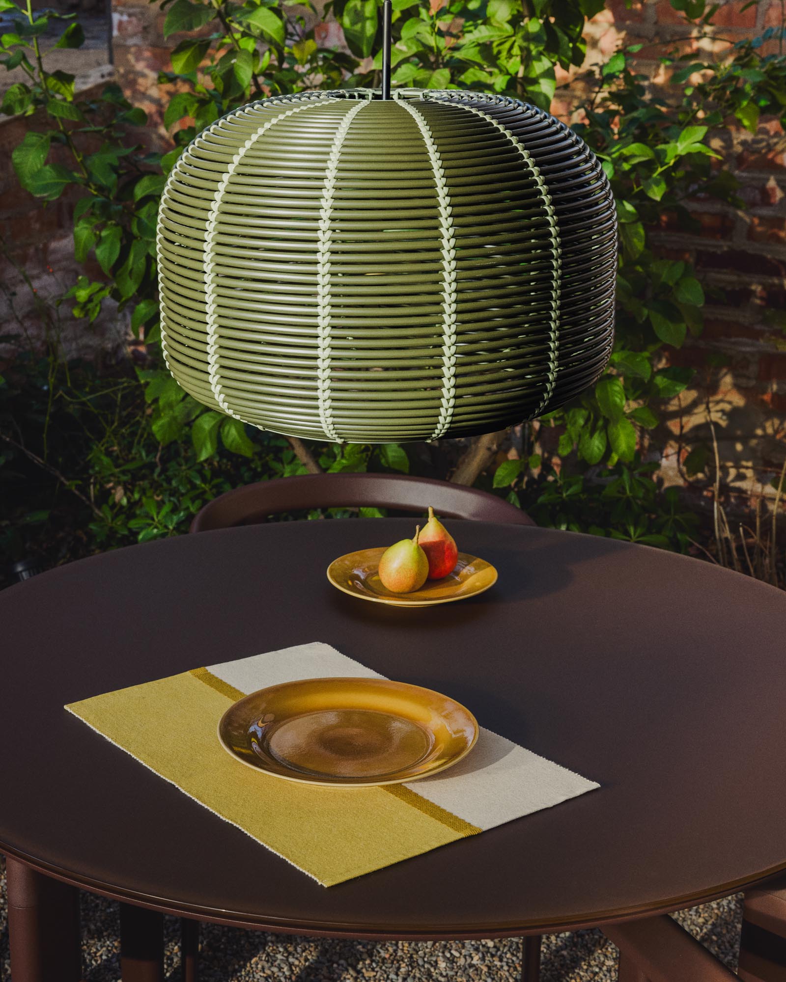 Eleganter gelber Dessertteller Selune aus Keramik von Kave Home, ideal für stilvolle Anlässe und süße Köstlichkeiten.