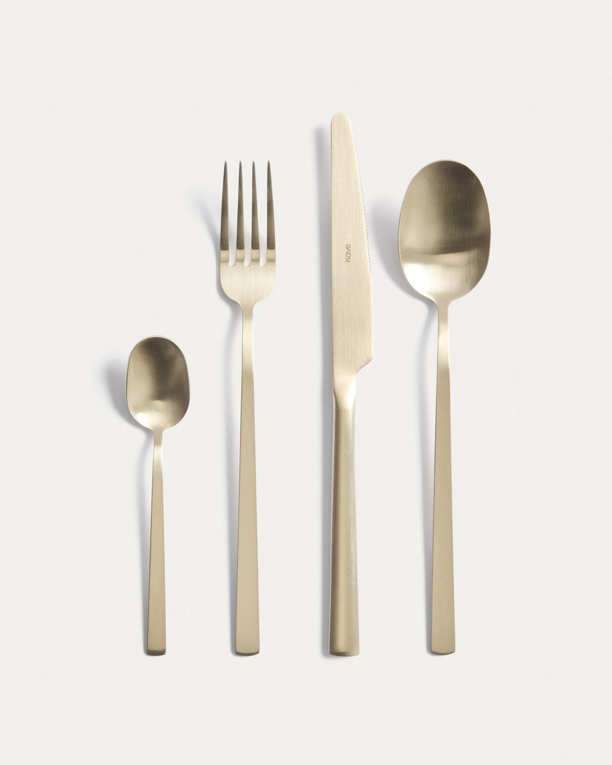 16-teiliges Edelstahl-Besteckset Dilora mit mattgoldenem Finish in Gold präsentiert im Onlineshop von KAQTU Design AG. Besteckset ist von Kave Home