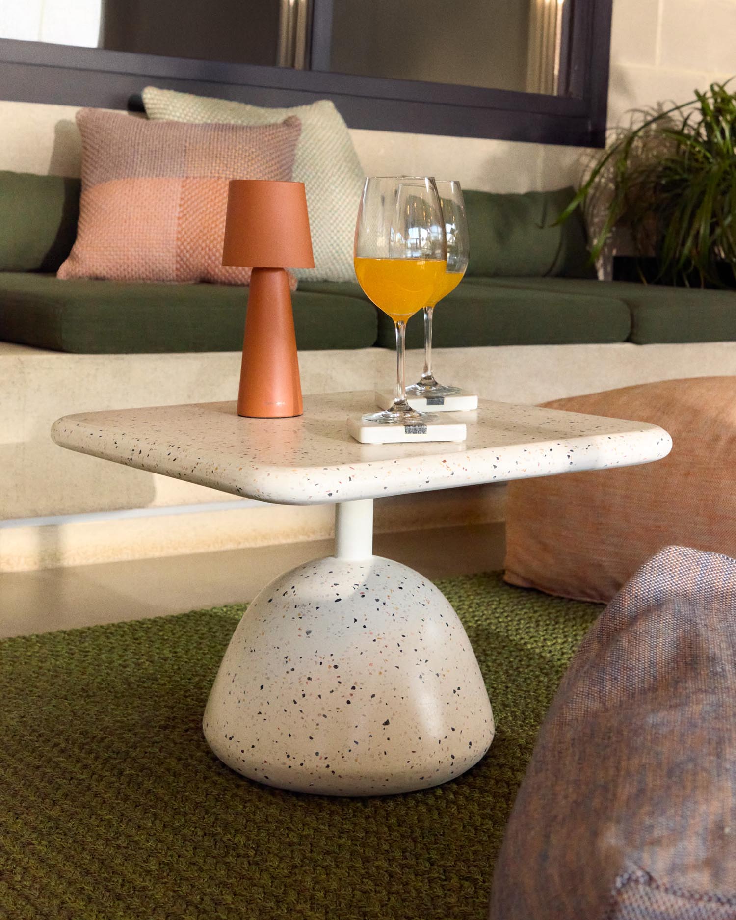 Das Altira Weinglas von Kave Home, 52 cl, aus klarem Glas, vereint stilvolles Design und Funktionalität für Weinliebhaber.