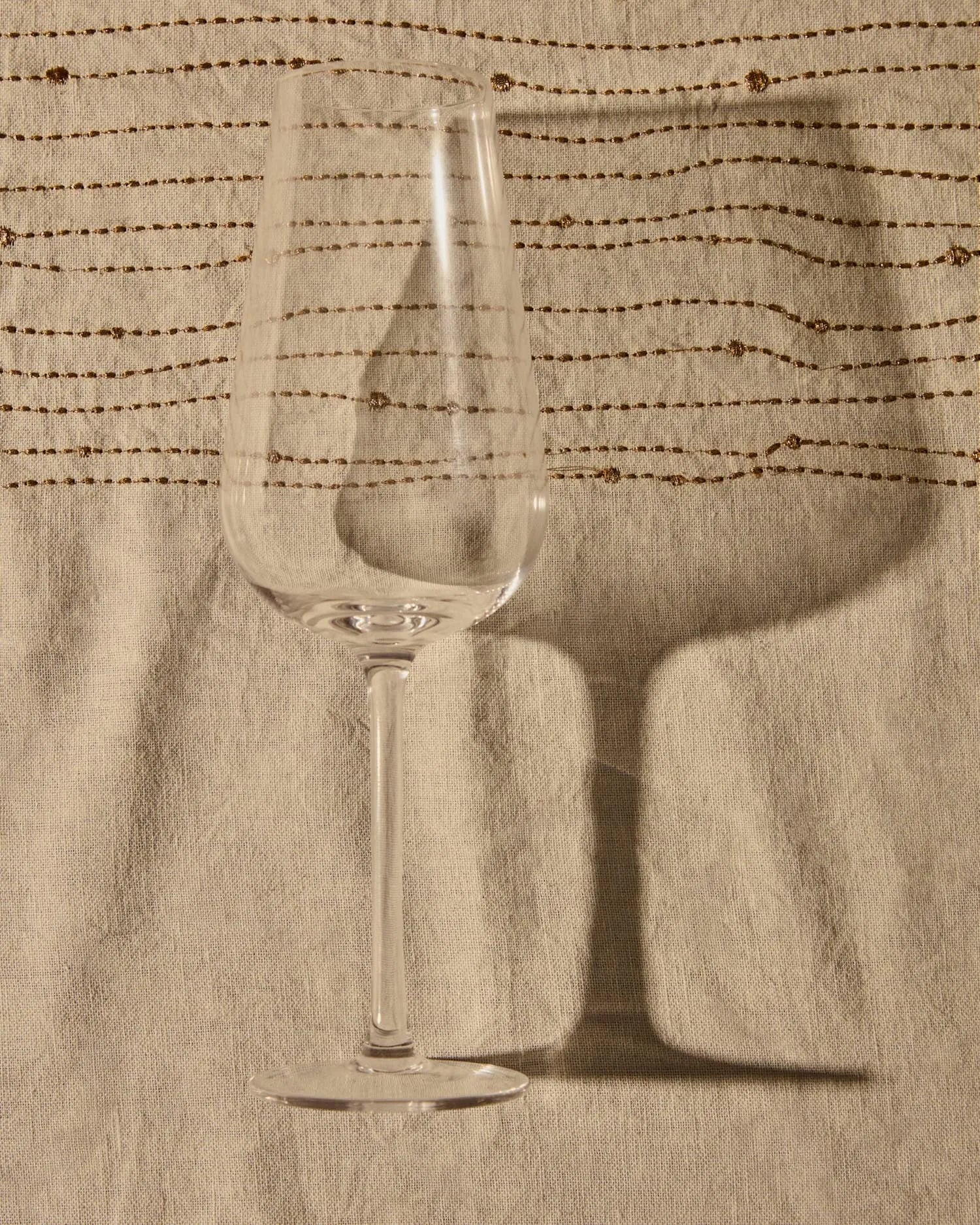 Elegantes Sektglas aus Klarglas, 26 cl, mit harmonischem Design und einzigartiger Glas-Stein-Haptik.