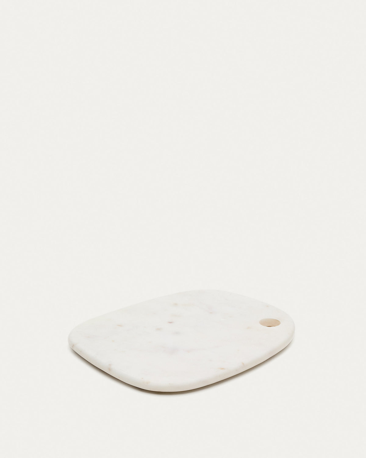Serviertablett Odar aus weissem Marmor in Weiss präsentiert im Onlineshop von KAQTU Design AG. Tablett ist von Kave Home