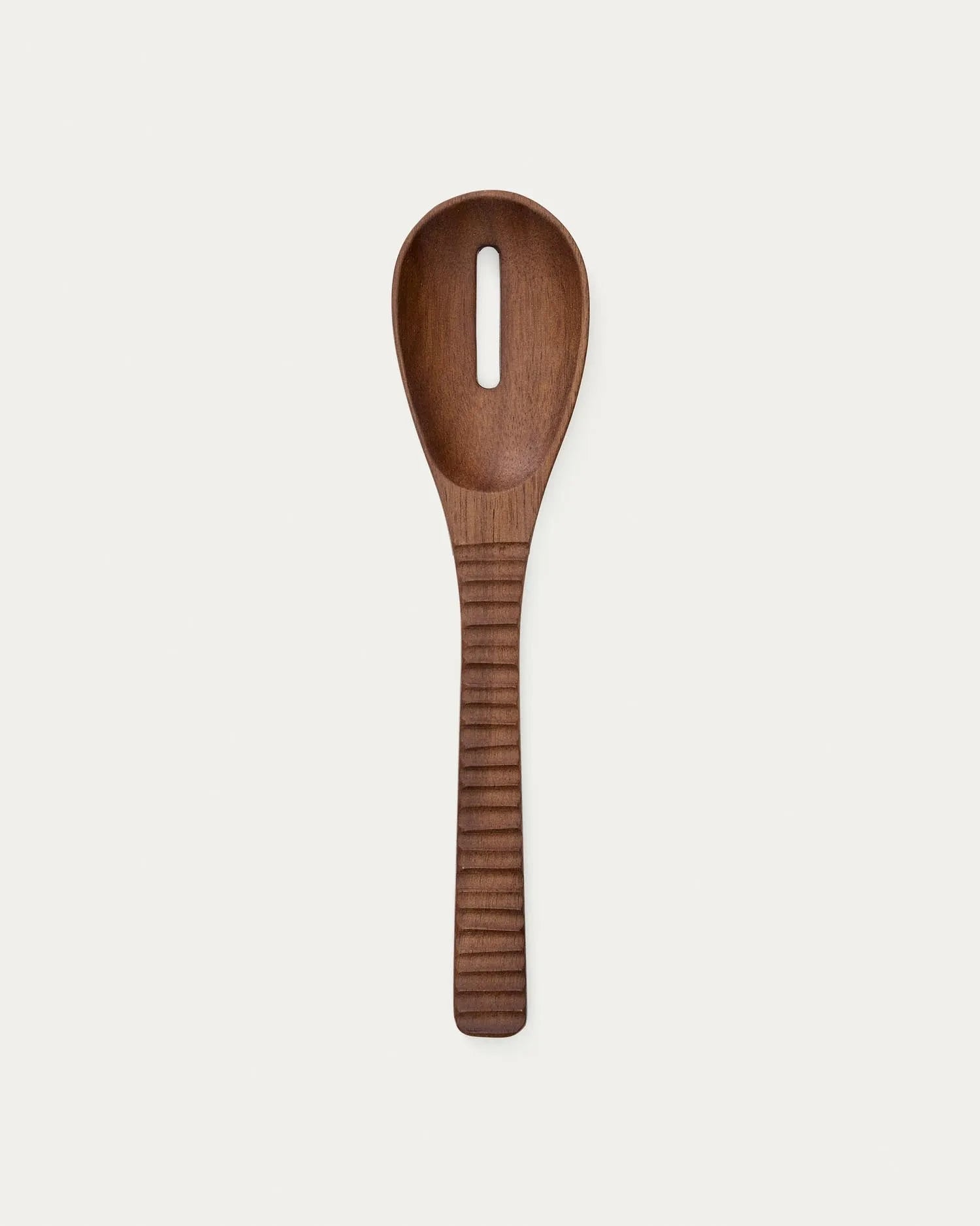 Einzigartiger Löffel mit Loch aus FSC-zertifiziertem Akazienholz, ideal für Pasta. Teil der Rommu-Kollektion, stilvoll und nachhaltig.
