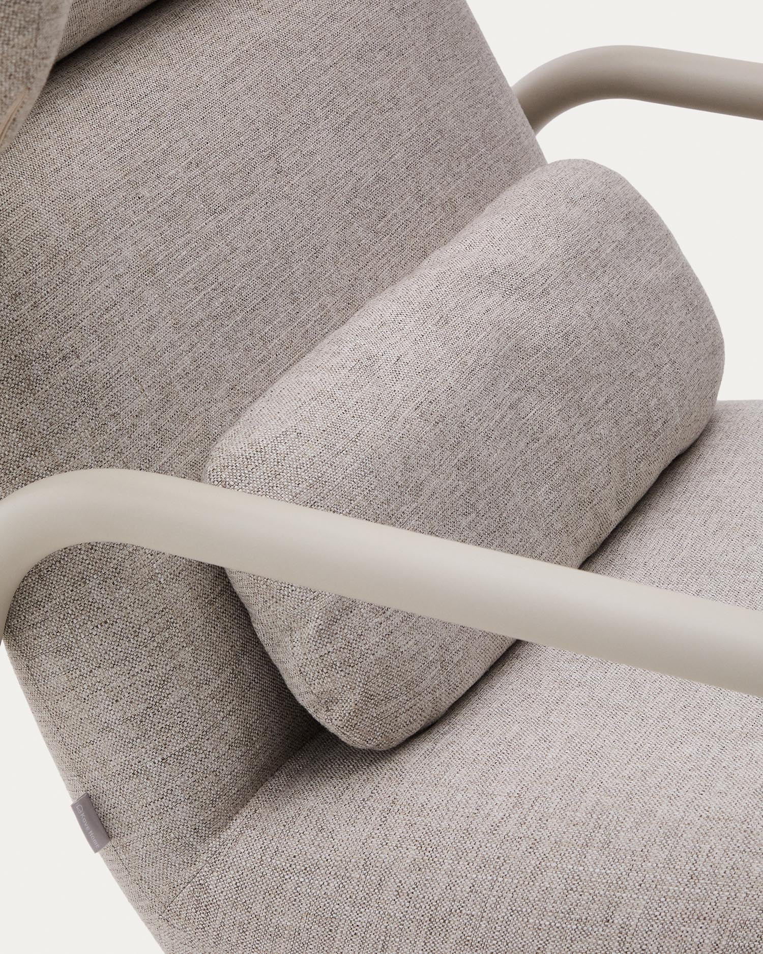 Sessel Inari in Beige und beiger lackierter Stahl FSC Mix Credit in Beige präsentiert im Onlineshop von KAQTU Design AG. Sessel ist von Kave Home