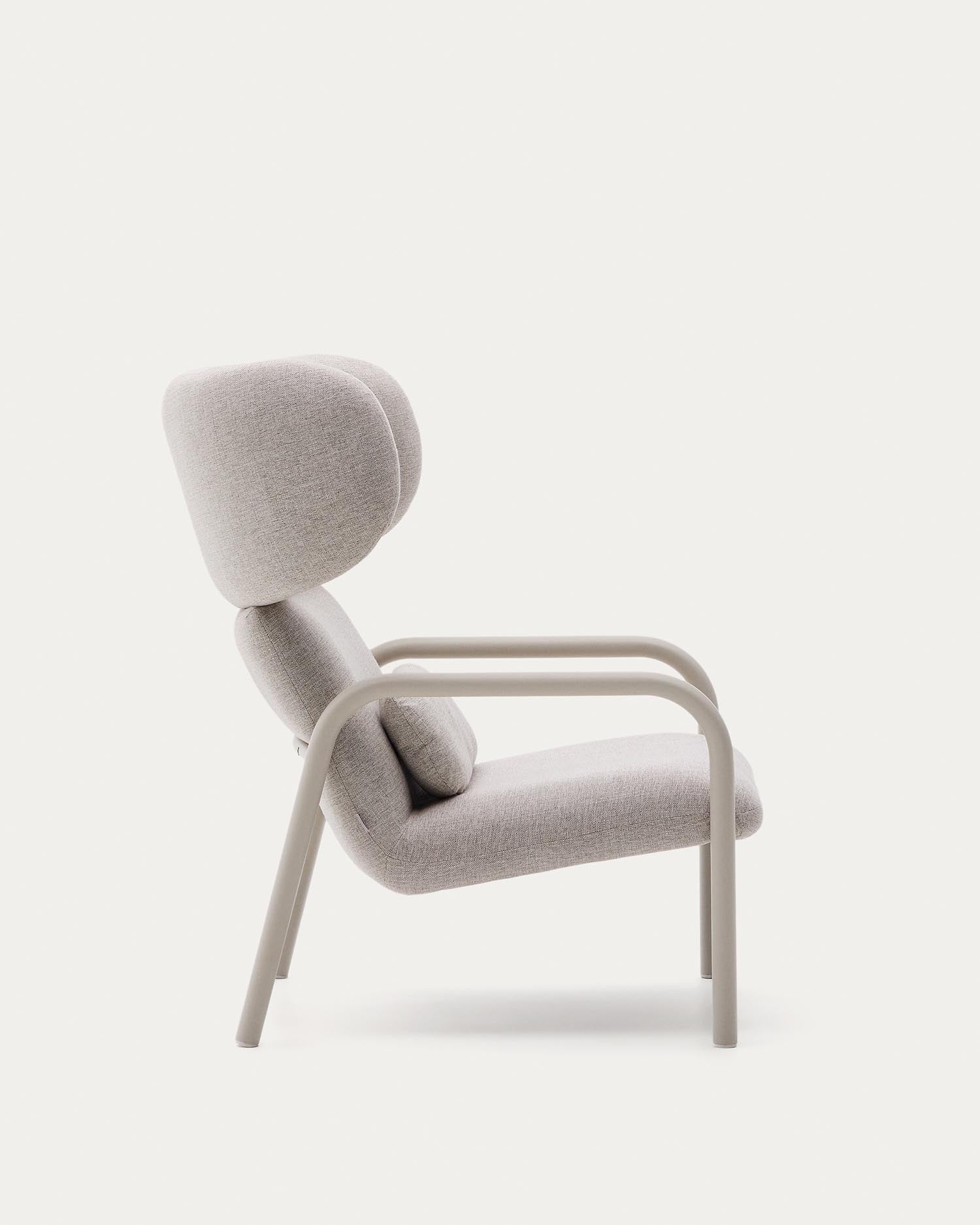Sessel Inari in Beige und beiger lackierter Stahl FSC Mix Credit in Beige präsentiert im Onlineshop von KAQTU Design AG. Sessel ist von Kave Home