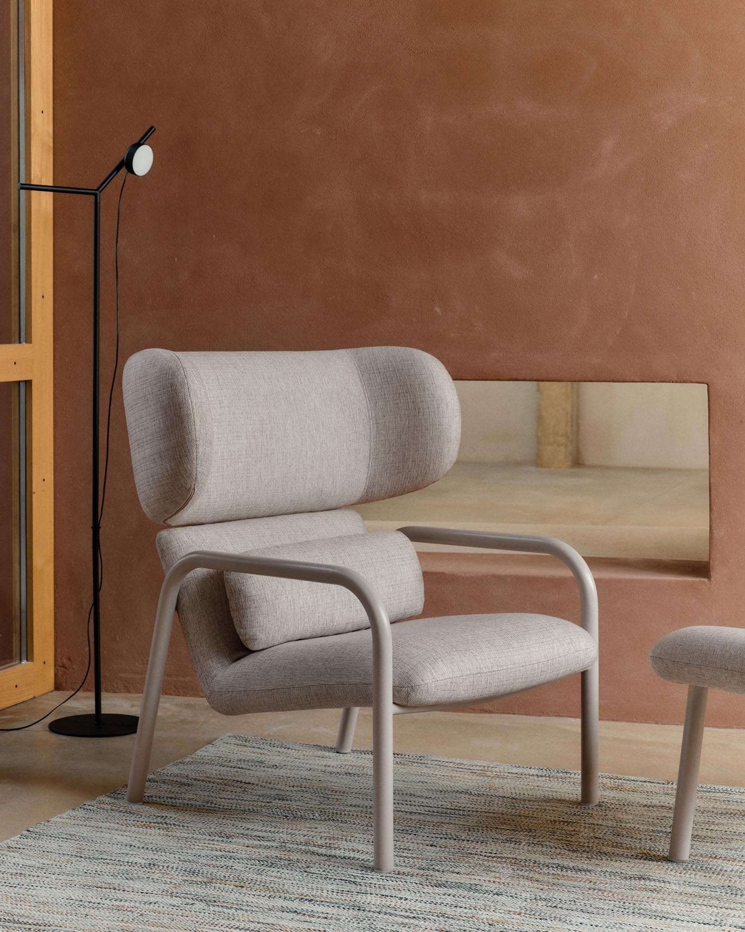 Sessel Inari in Beige und beiger lackierter Stahl FSC Mix Credit in Beige präsentiert im Onlineshop von KAQTU Design AG. Sessel ist von Kave Home