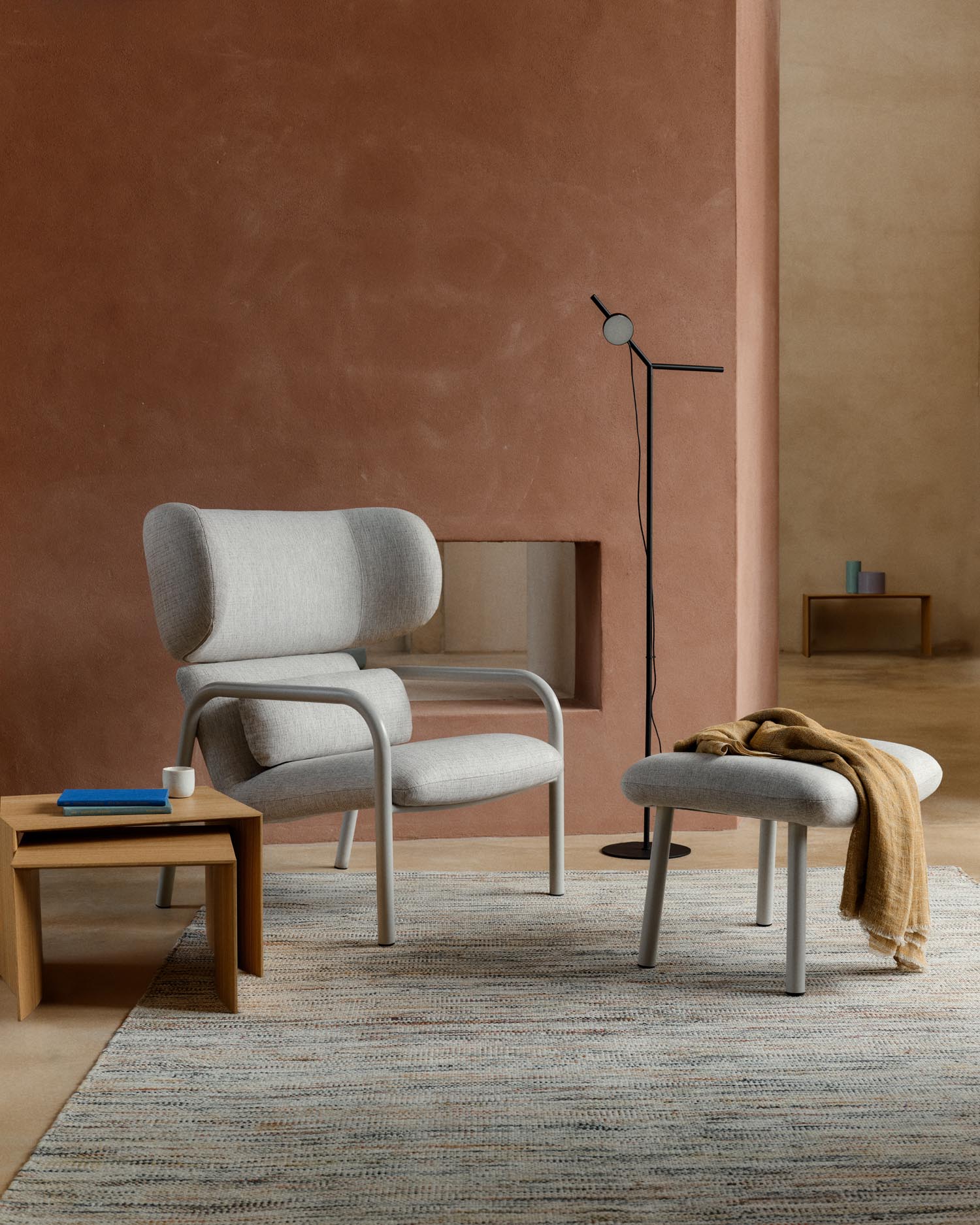 Fußablage Inari in Beige und beige lackierter Stahl 60 x 50cm FSC Mix Credit in Beige präsentiert im Onlineshop von KAQTU Design AG. Hocker ist von Kave Home