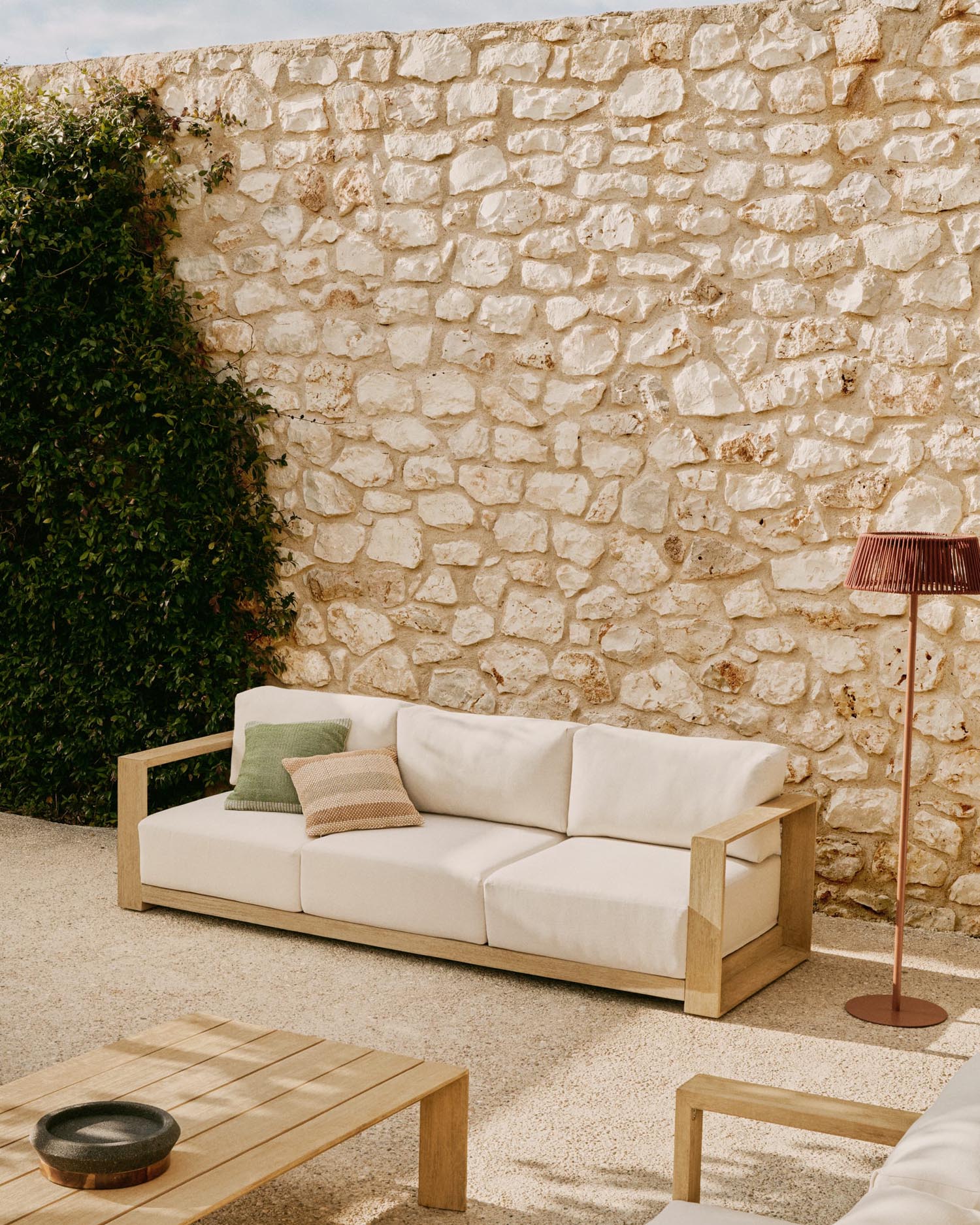 3-Sitzer-Sofa Ambra aus massivem Akazienholz mit hellem Finish 249 cm FSC 100%