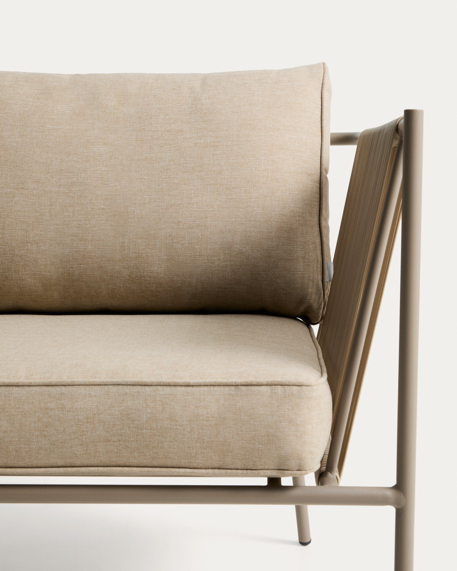 Outdoor-Sessel Zivia aus ecrufarbenem Seil und taupefarben verzinktem Stahl in Beige präsentiert im Onlineshop von KAQTU Design AG. Outdoor-Sessel ist von Kave Home