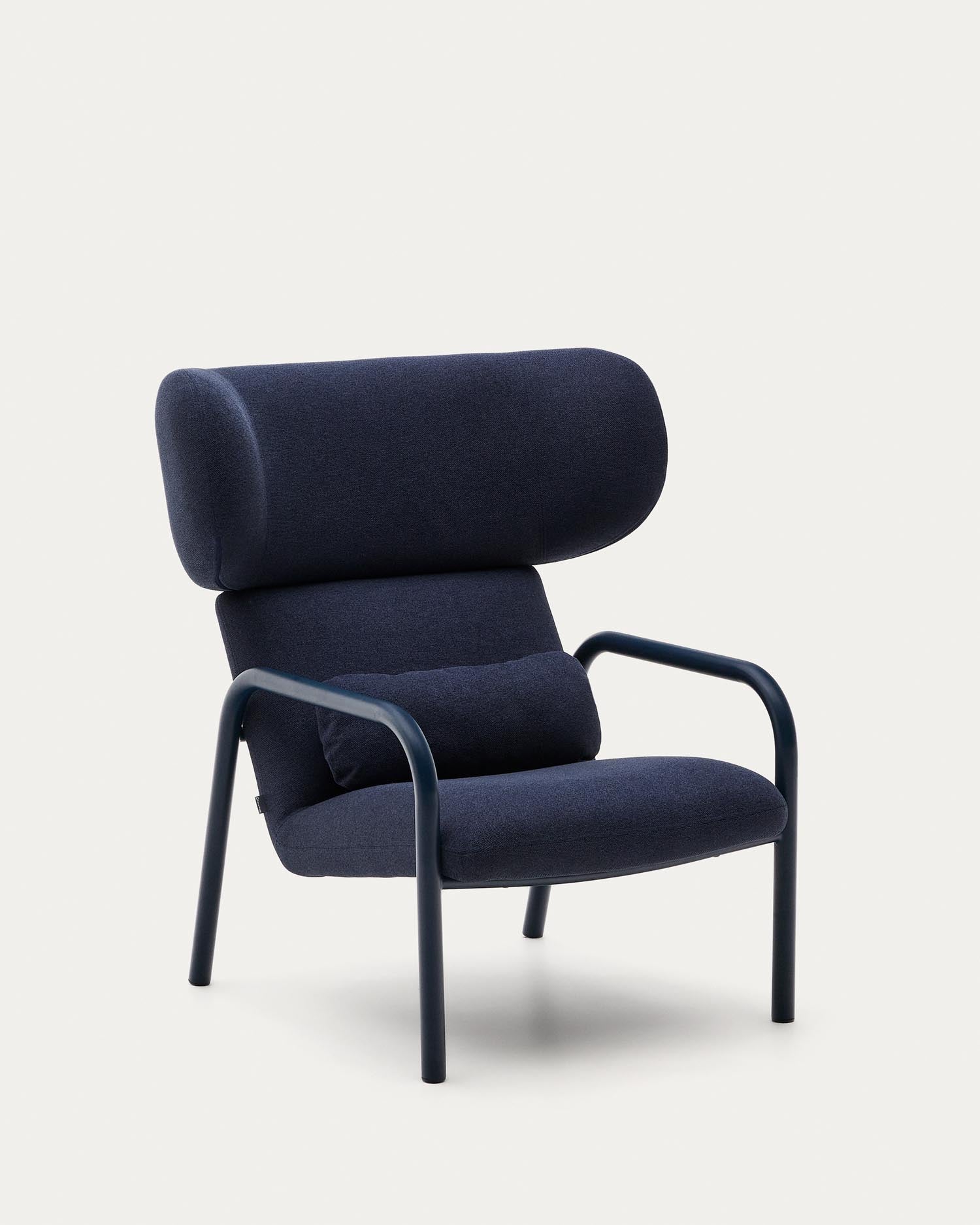 Sessel Inari in blauem und blauem lackierter Stahl FSC Mix Credit in Dunkelblau präsentiert im Onlineshop von KAQTU Design AG. Sessel ist von Kave Home