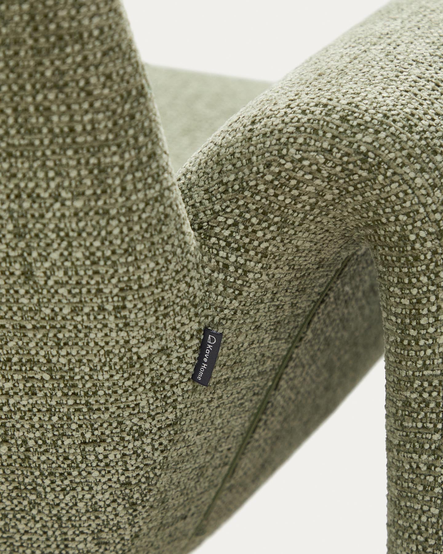 Sessel Melvia mit grüner Chenille in Hellgrün präsentiert im Onlineshop von KAQTU Design AG. Sessel ist von Kave Home
