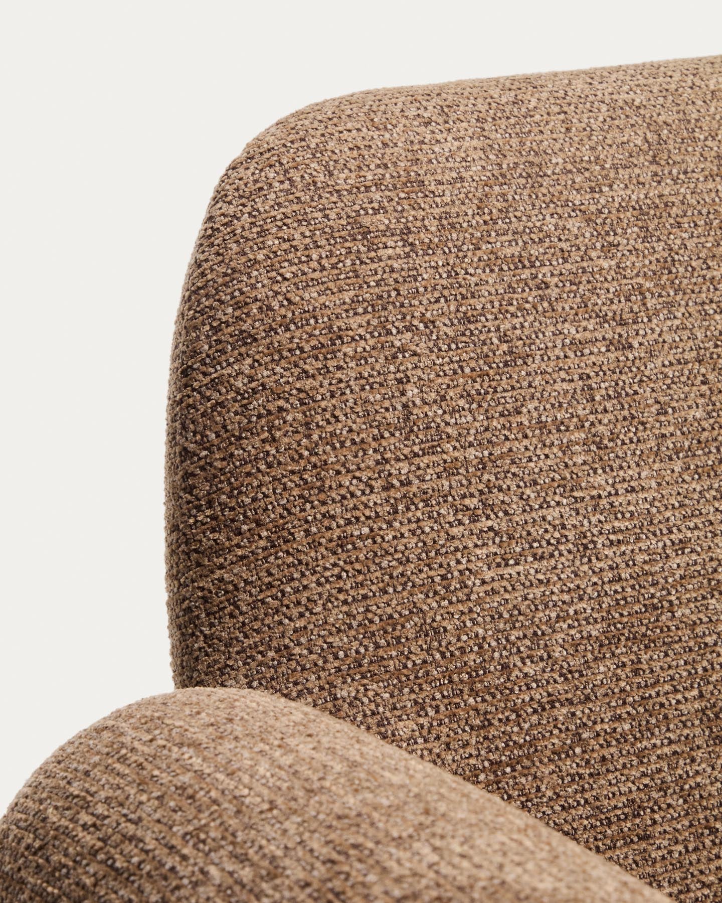 Sessel Melvia mit Chenille in Schokoladenbraun in Braun präsentiert im Onlineshop von KAQTU Design AG. Sessel ist von Kave Home