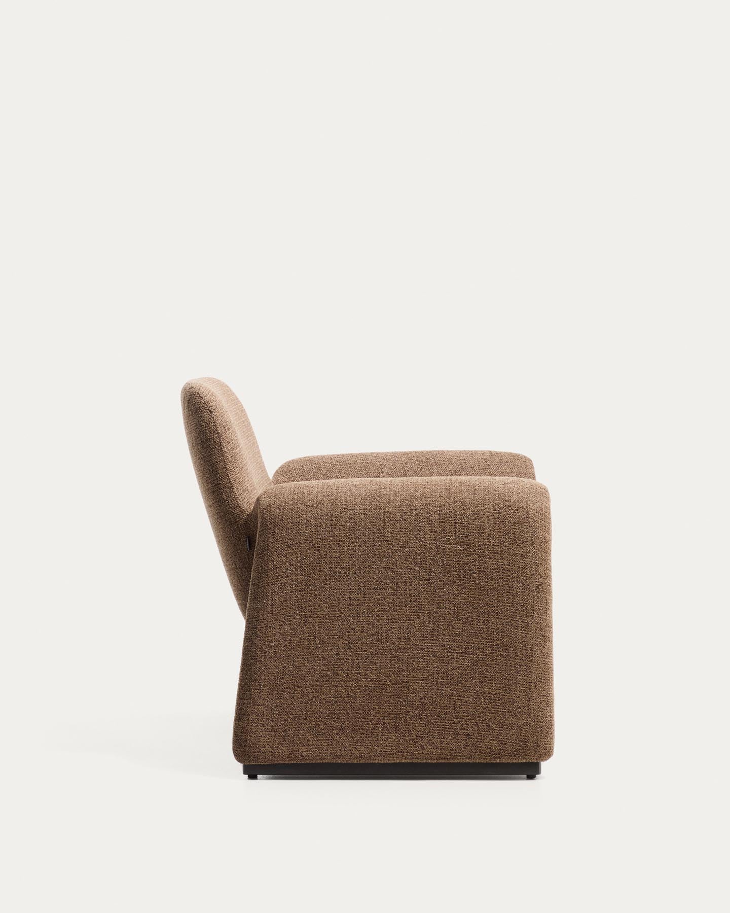 Sessel Melvia mit Chenille in Schokoladenbraun in Braun präsentiert im Onlineshop von KAQTU Design AG. Sessel ist von Kave Home