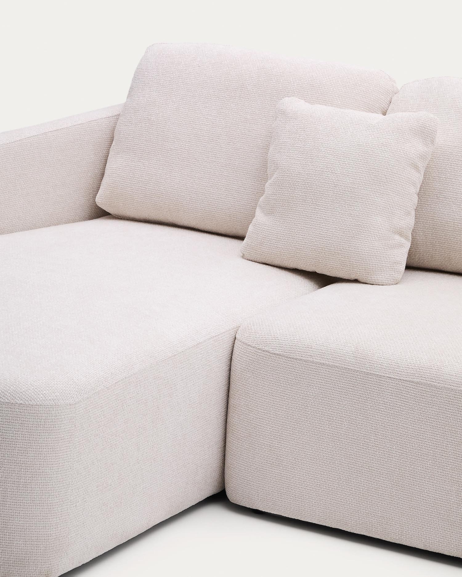 Stilvolles Schlafsofa Laira, 3-Sitzer mit linker Chaiselongue, aus Chenille in Ecru, 246 cm, FSC-zertifiziert, nachhaltig.
