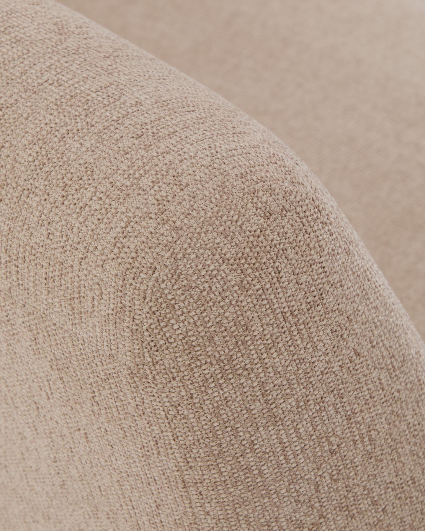 3-Sitzer-Sofa Amsen in Hellbraun aus Nussbaumsperrholz und Beinen aus em gebürsteten Edelstahl 190 cm in Hellbraun präsentiert im Onlineshop von KAQTU Design AG. 3er Sofa ist von Kave Home