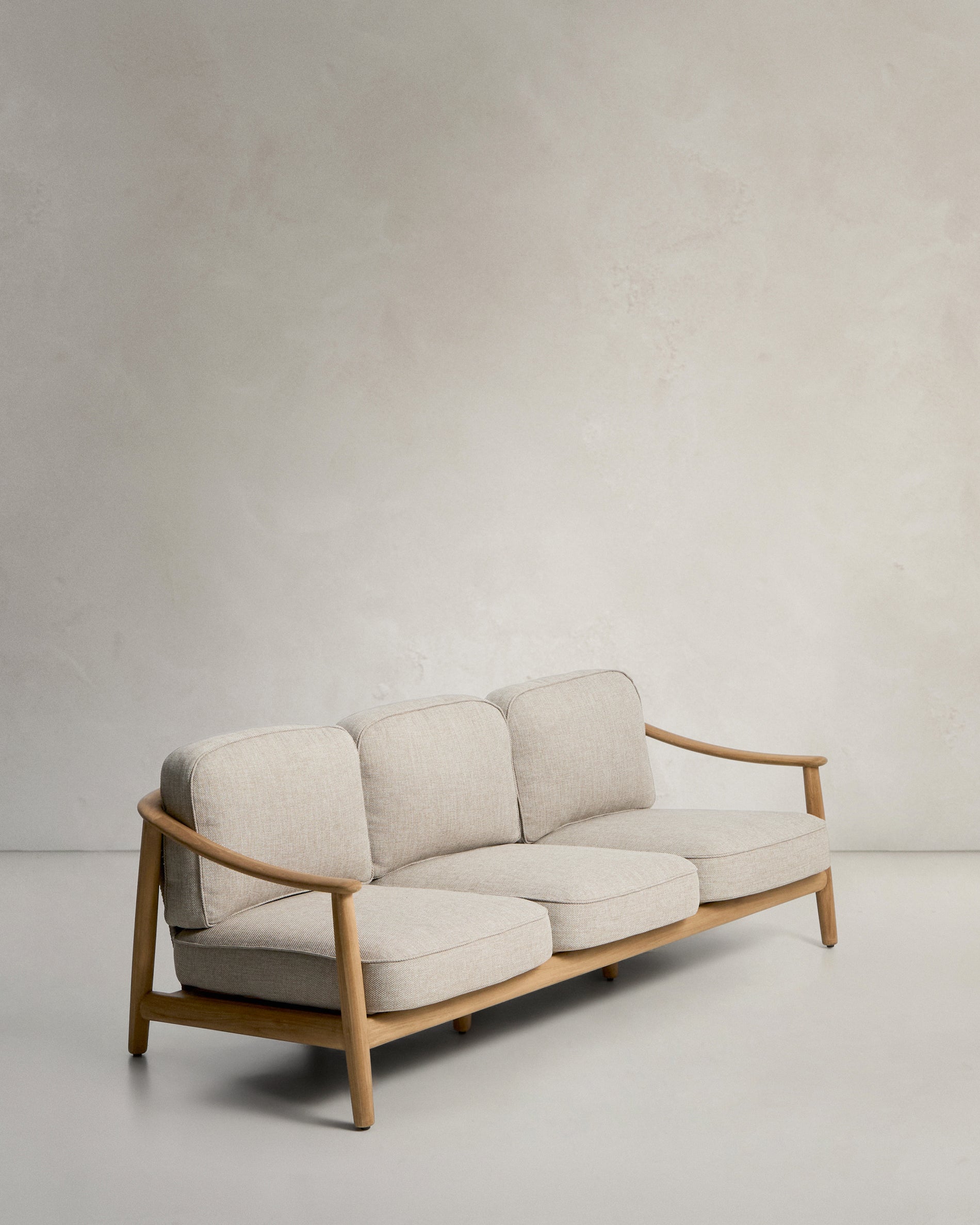 3-Sitzer Outdoor-Sofa Elunda aus massivem Teakholz, FSC 100 %, 215 cm in Natur präsentiert im Onlineshop von KAQTU Design AG. Loungesofa ist von Kave Home