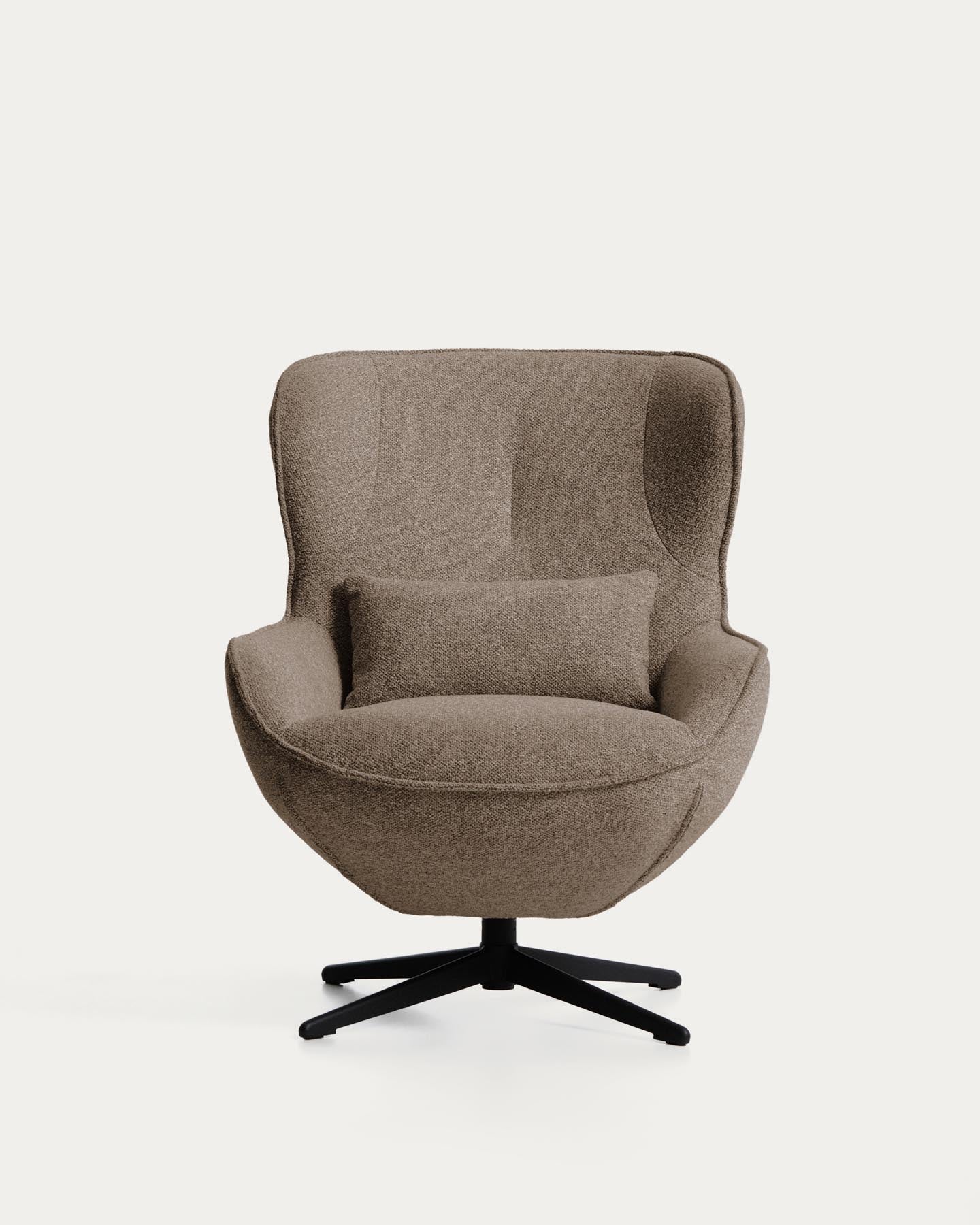 Drehsessel Sorile mit brauner Chenille und schwarz lackiertem Stahl, FSC 100 % in Braun präsentiert im Onlineshop von KAQTU Design AG. Drehsessel ist von Kave Home