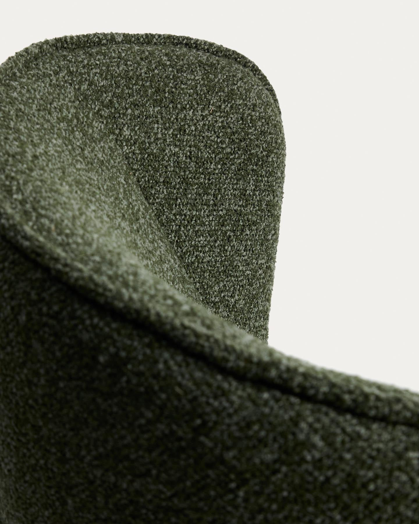 Drehsessel Sorile mit dunkelgrüner Chenille und schwarz lackiertem Stahl, FSC 100 % in Dunkelgrün präsentiert im Onlineshop von KAQTU Design AG. Drehsessel ist von Kave Home